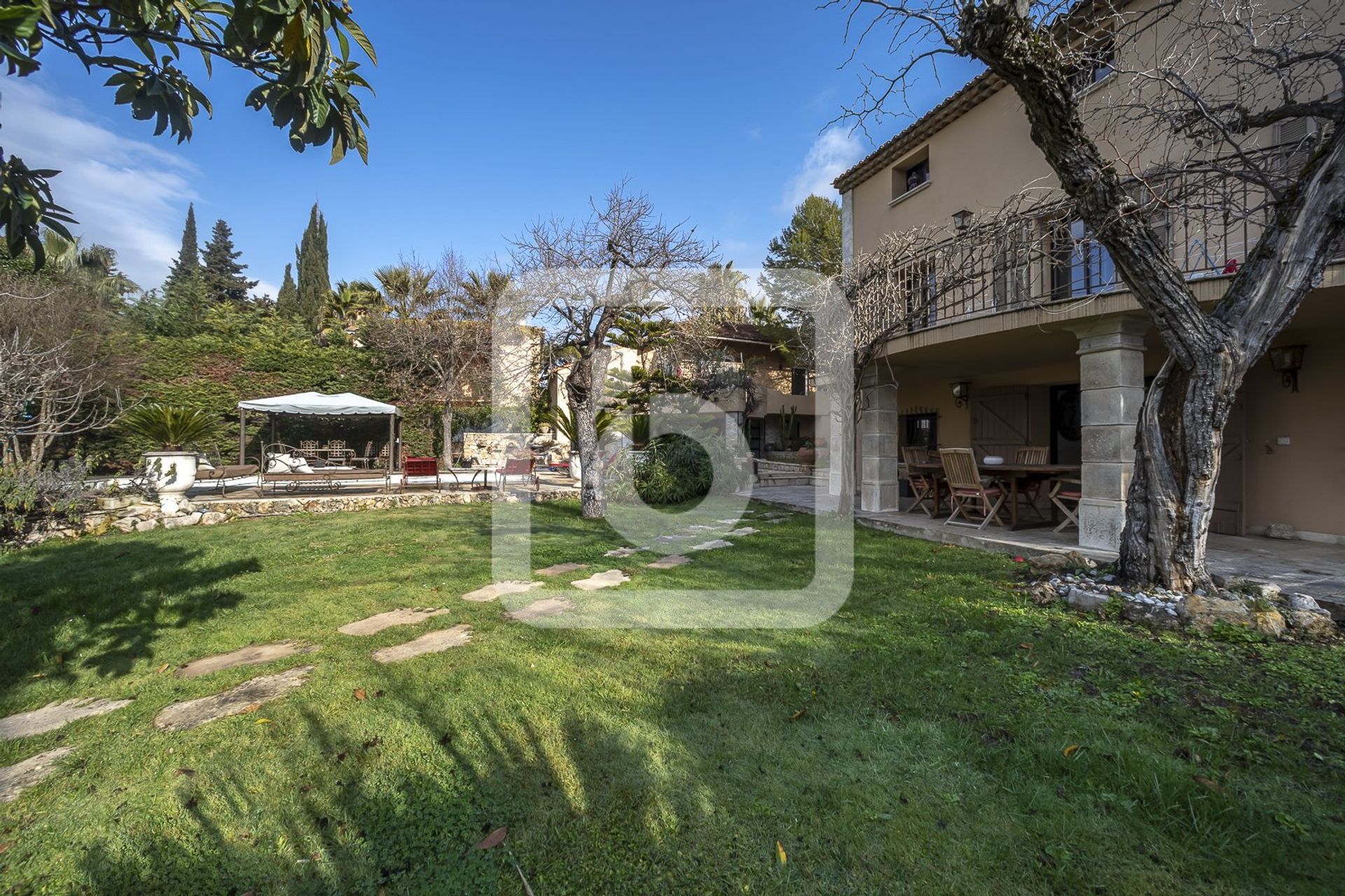 Talo sisään Mougins, Provence-Alpes-Cote d'Azur 10149295