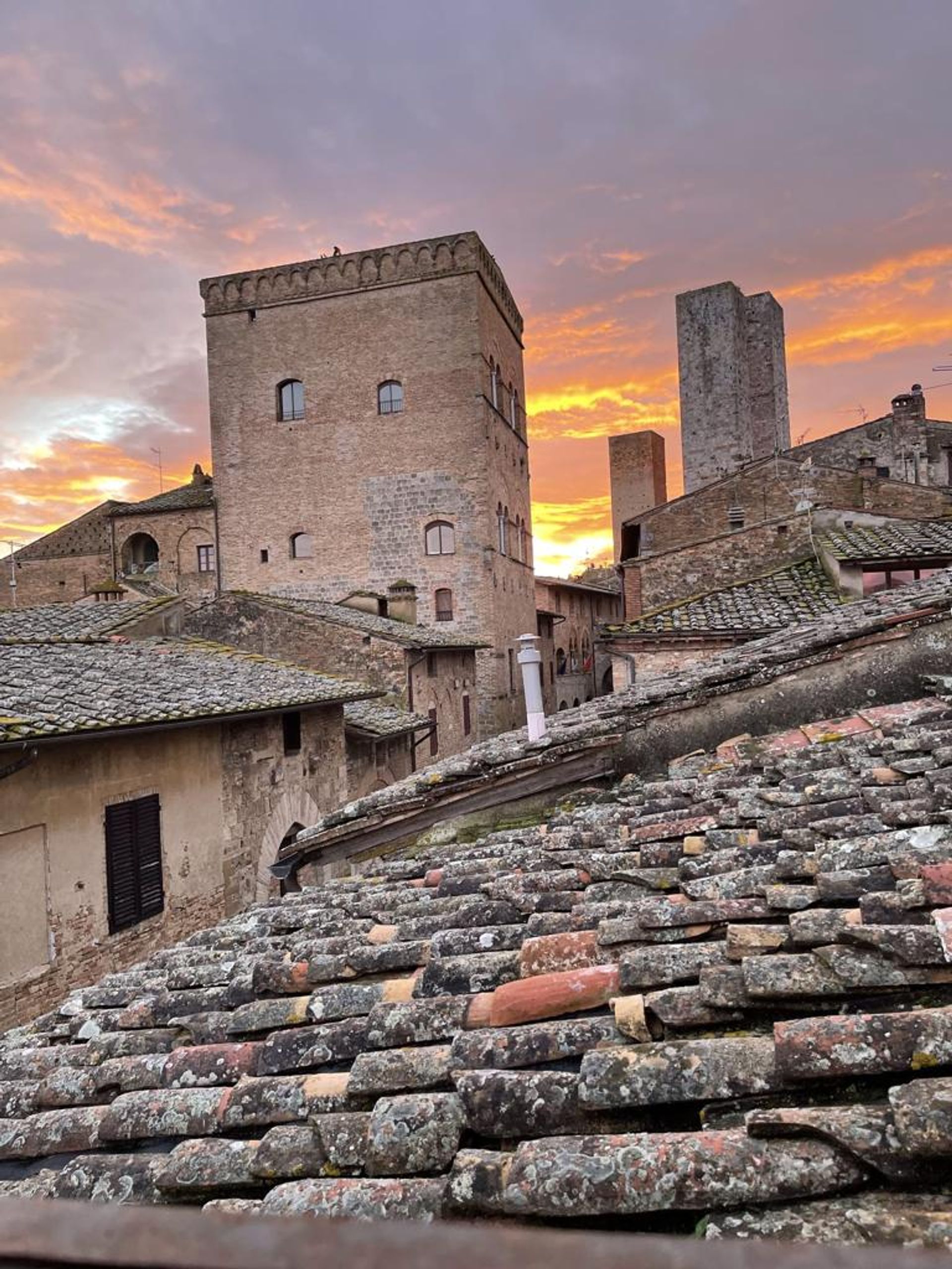 सम्मिलित में San Gimignano, Tuscany 10151122