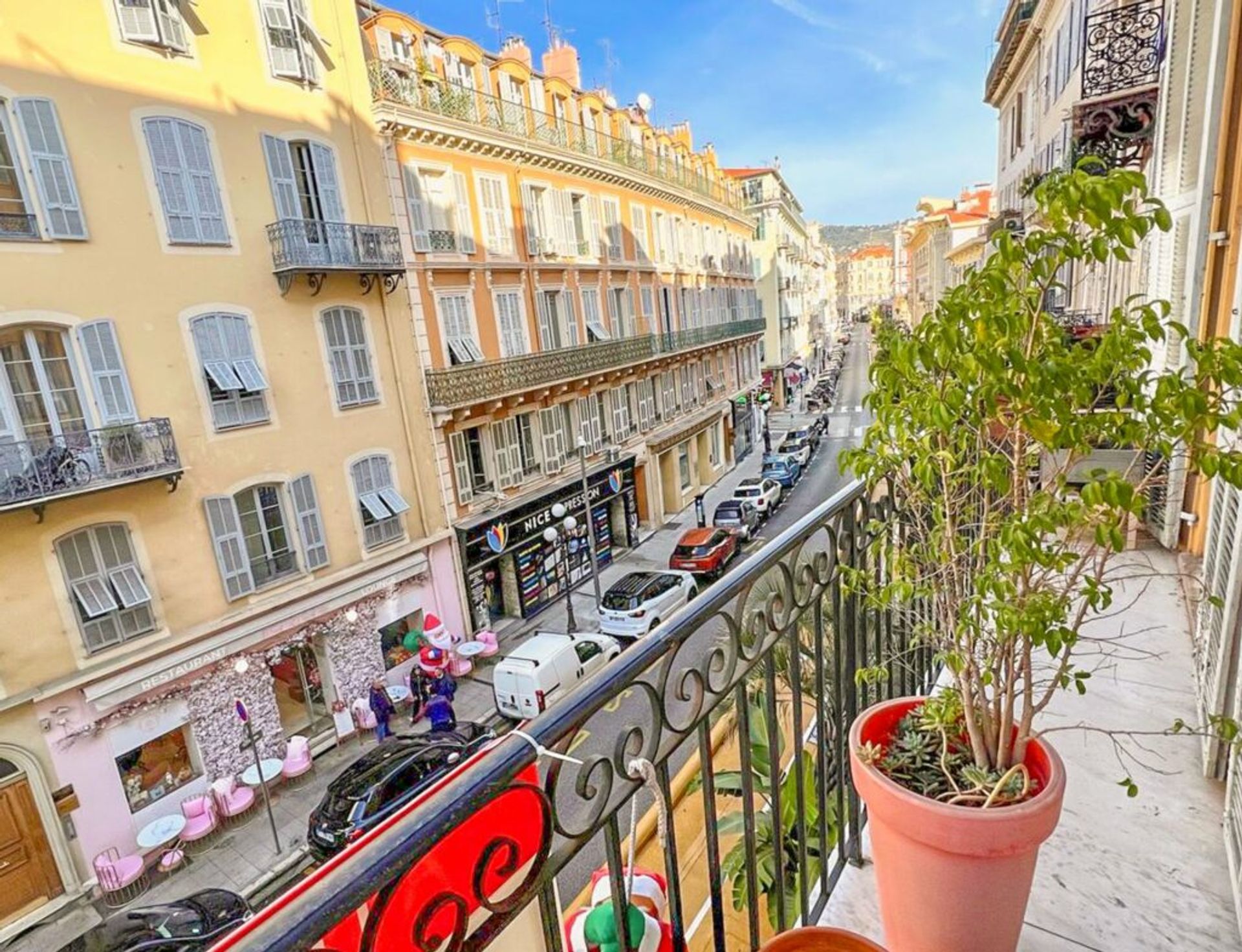 Condominium in Nice, Provence-Alpes-Cote d'Azur 10151155