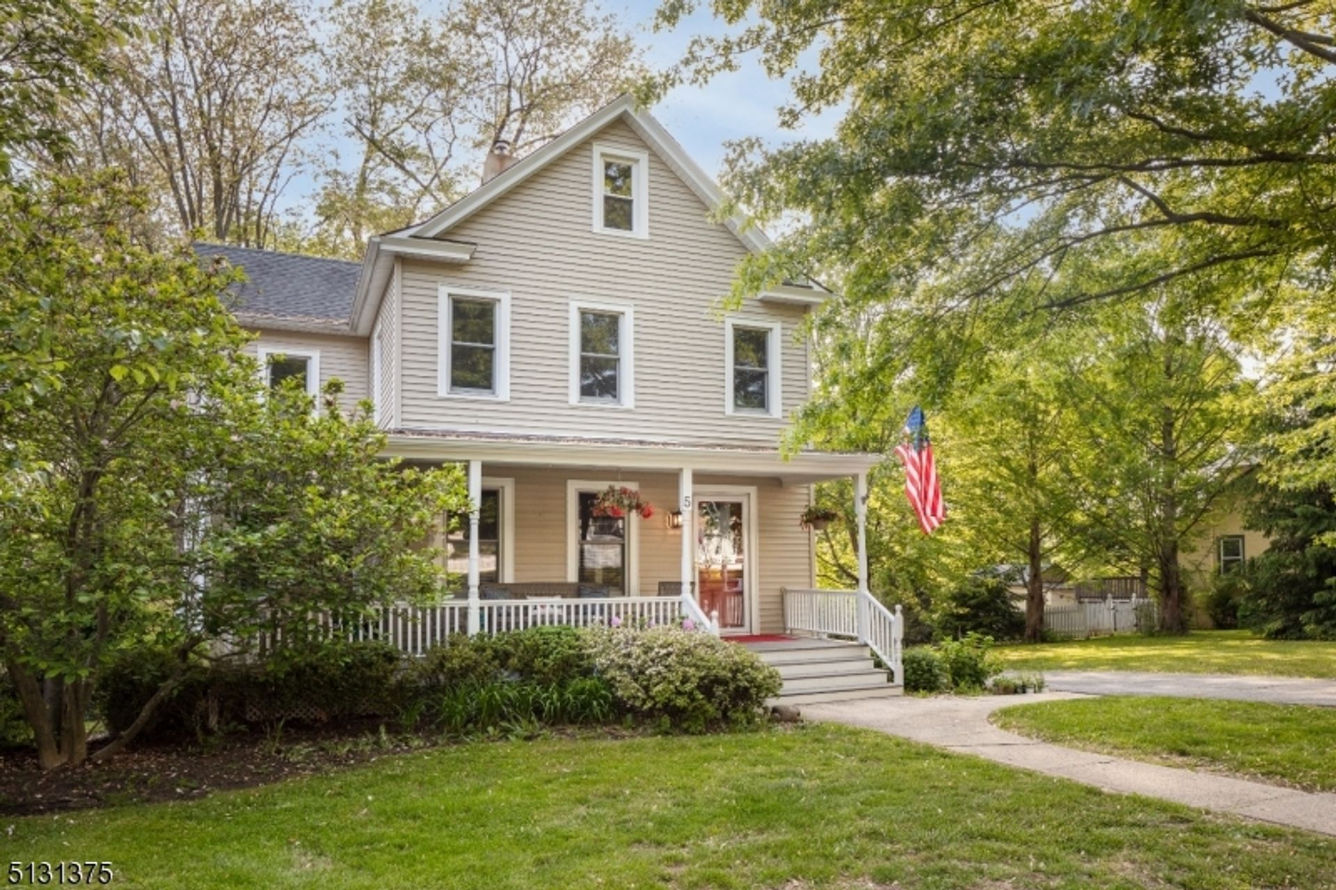 House in Peapack and Gladstone, New Jersey 10151204