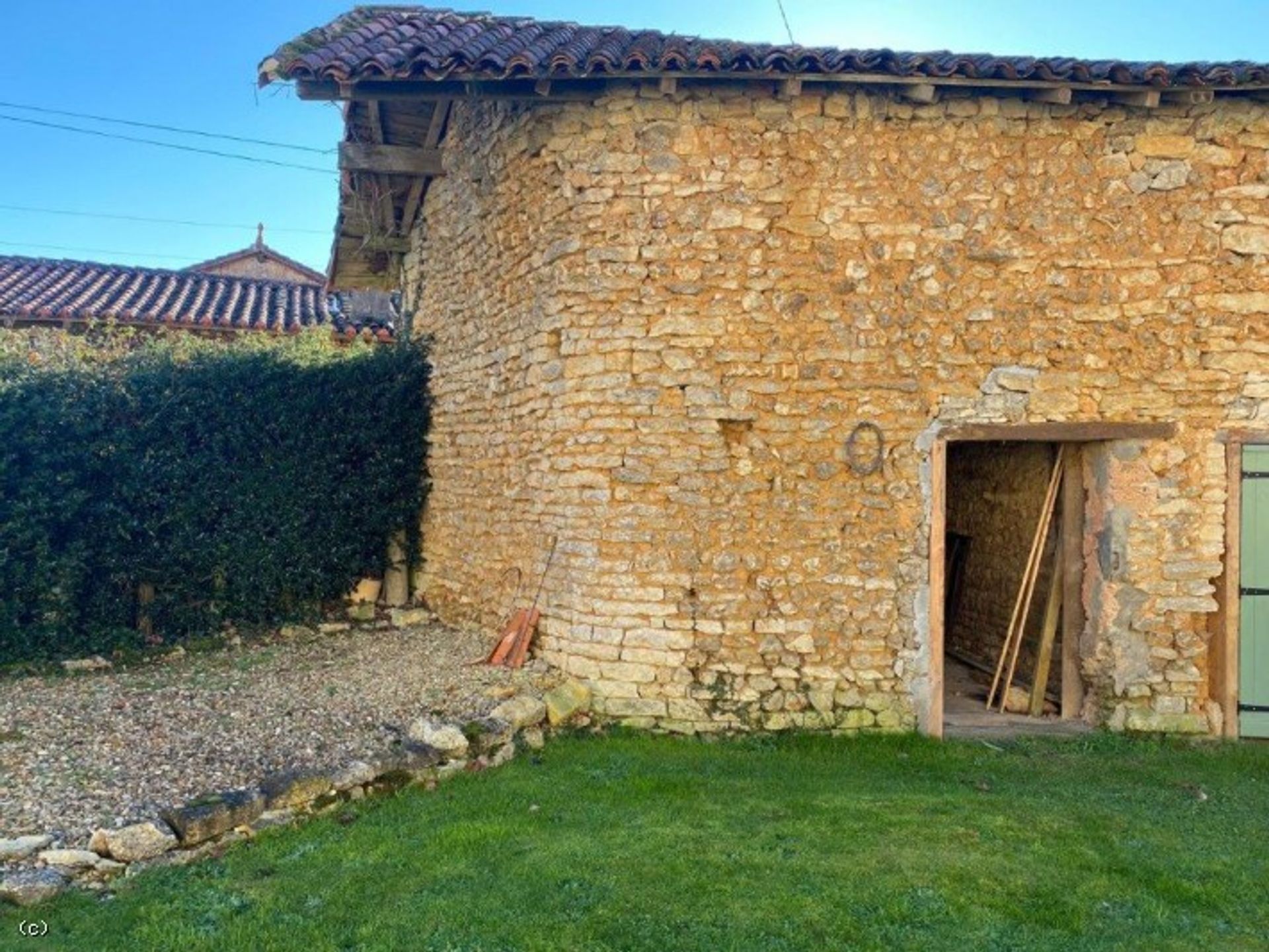 Rumah di Nanteuil-en-Vallée, Nouvelle-Aquitaine 10151311