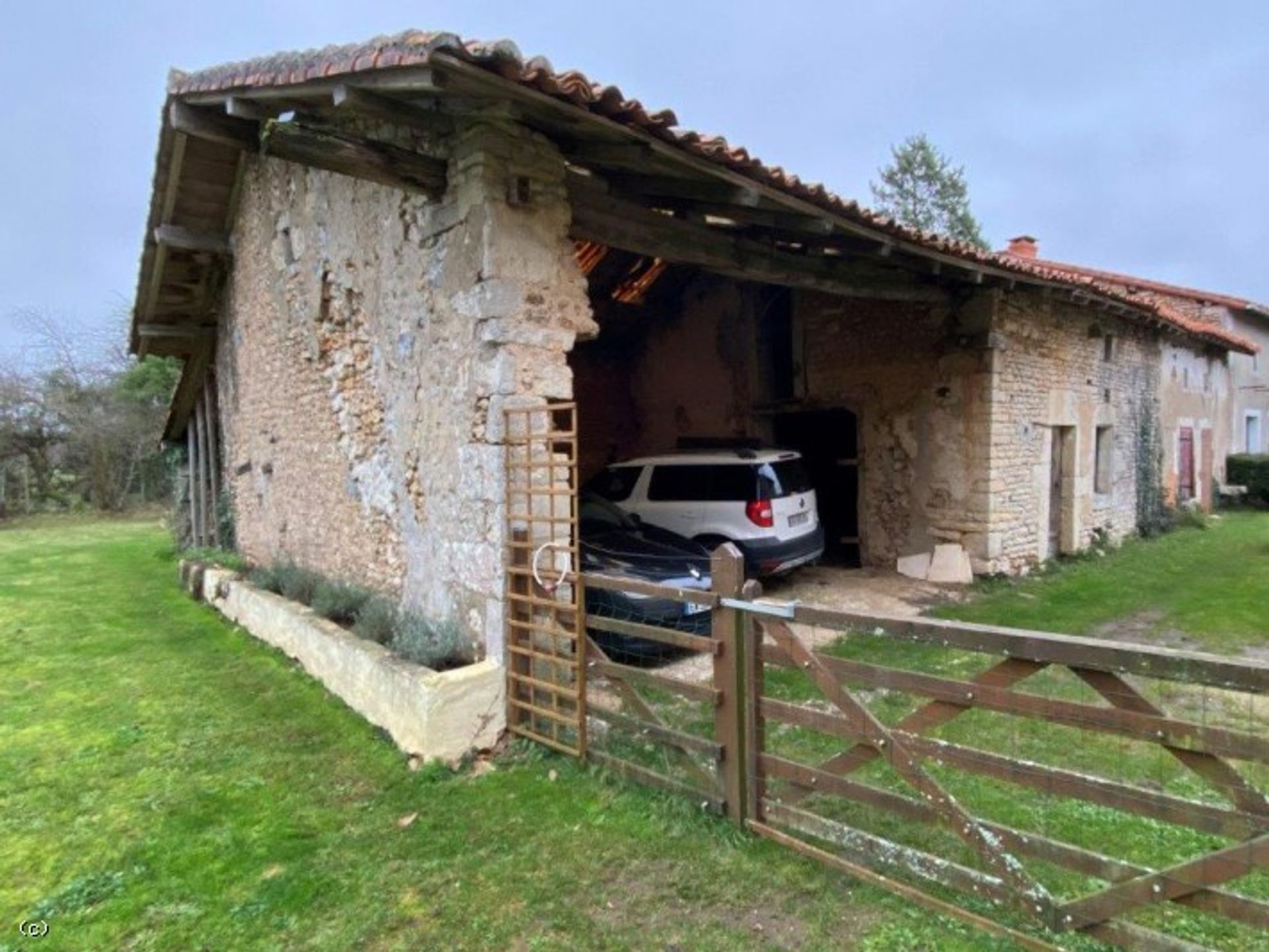 Rumah di Nanteuil-en-Vallée, Nouvelle-Aquitaine 10151311