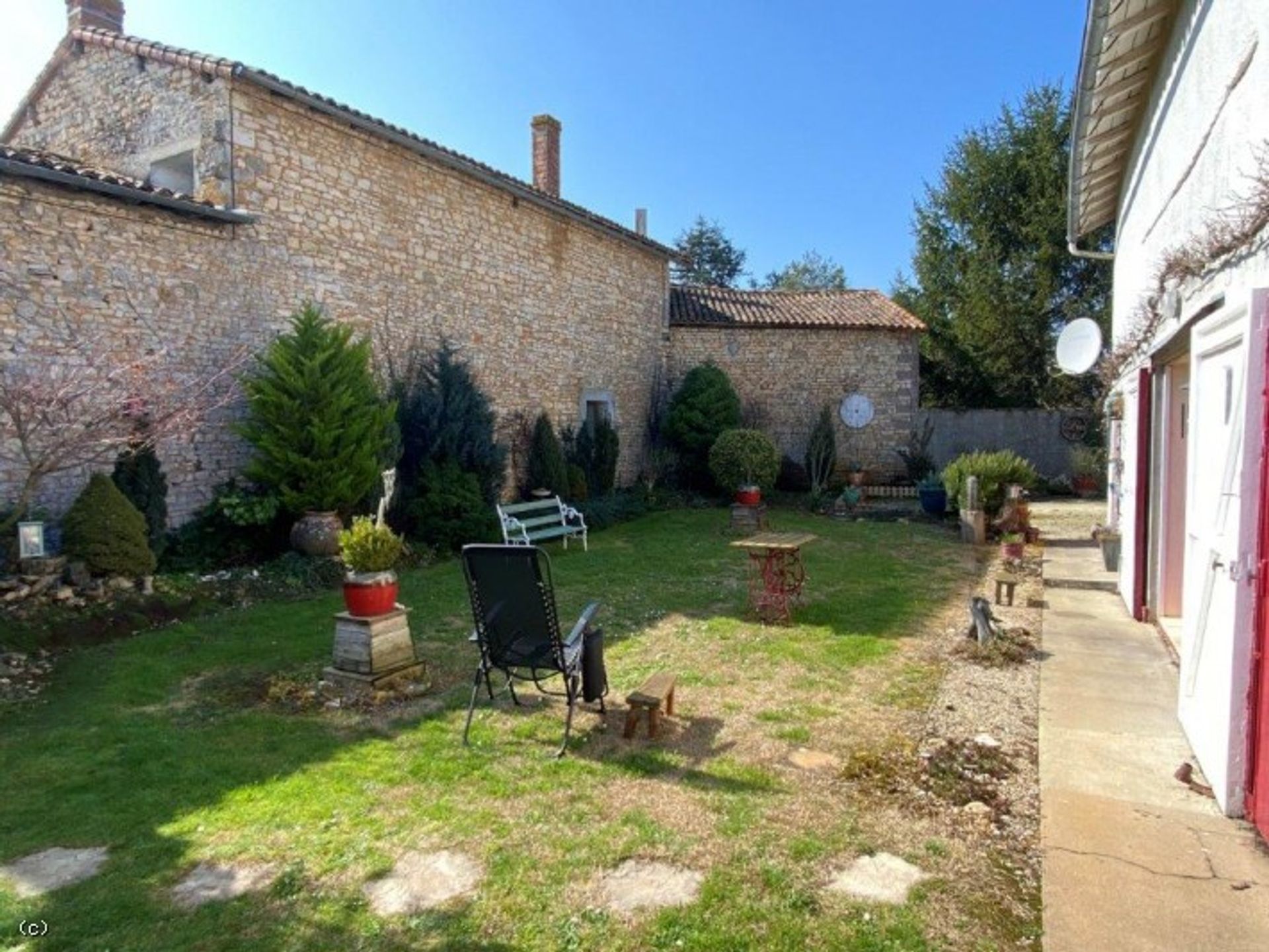 rumah dalam Ruffec, Nouvelle-Aquitaine 10151318