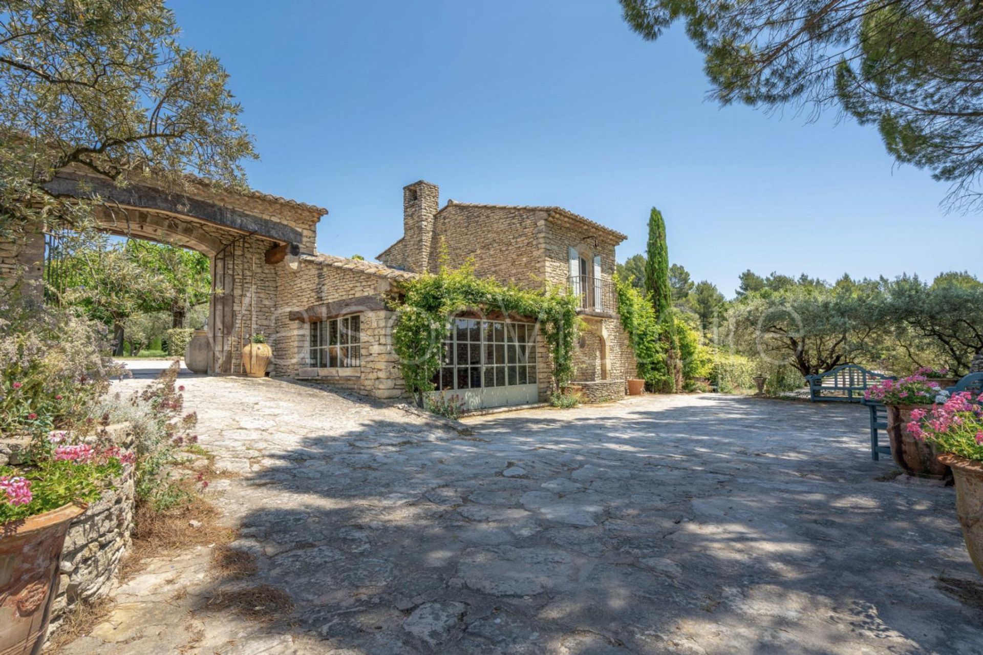 жилой дом в Ménerbes, Provence-Alpes-Côte d'Azur 10151661