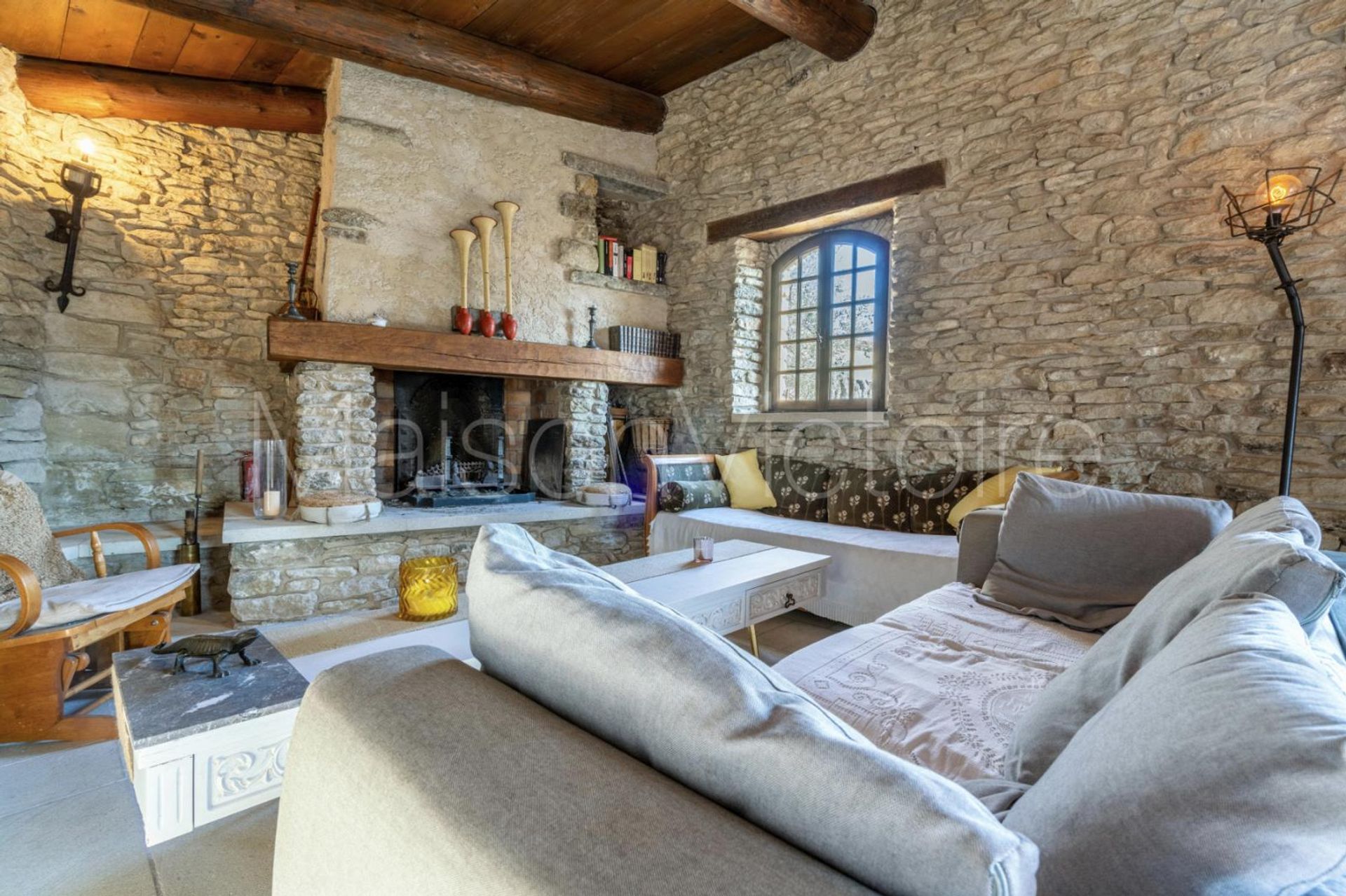 House in Cabrières-d'Avignon, Provence-Alpes-Côte d'Azur 10151667