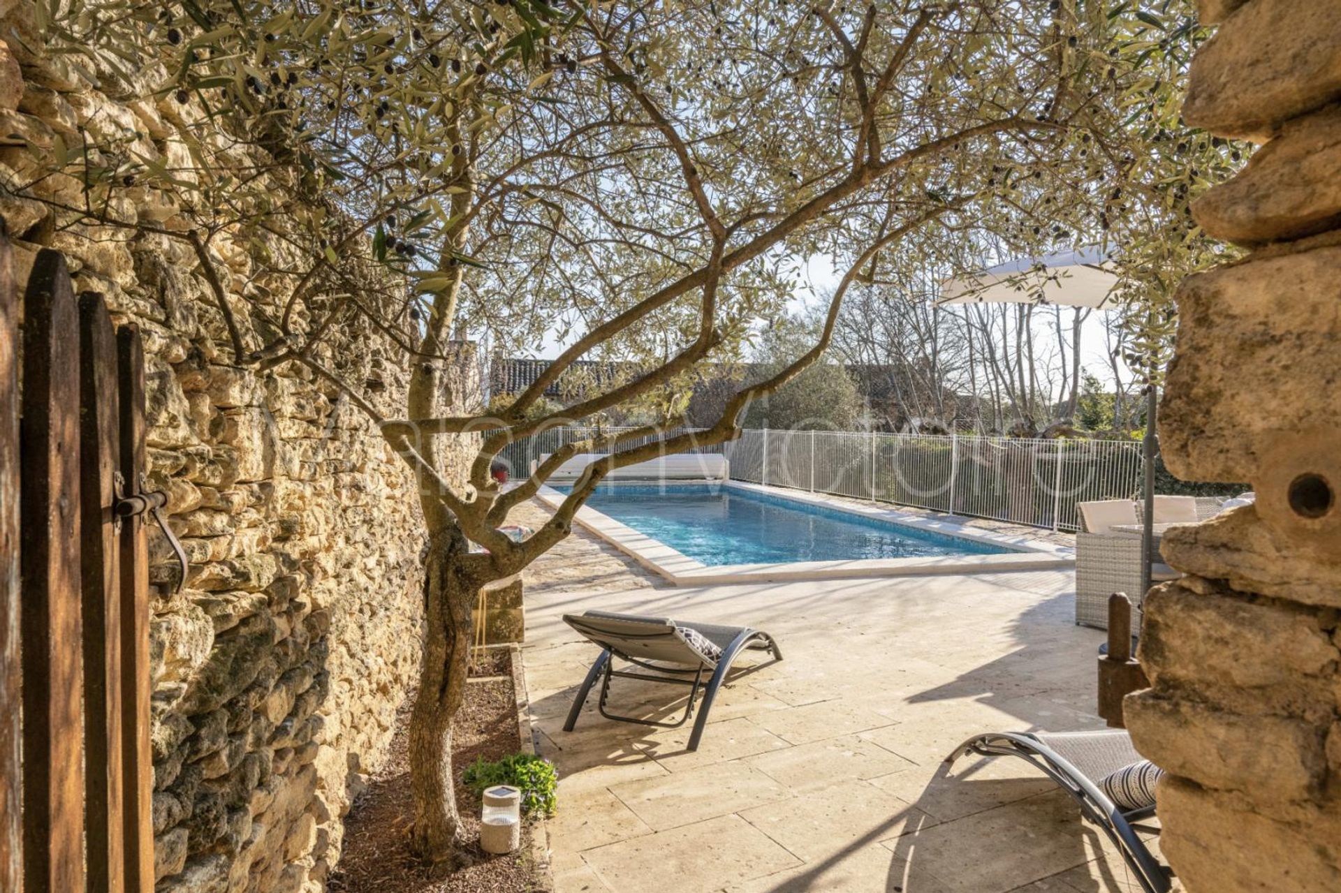 House in Cabrières-d'Avignon, Provence-Alpes-Côte d'Azur 10151667