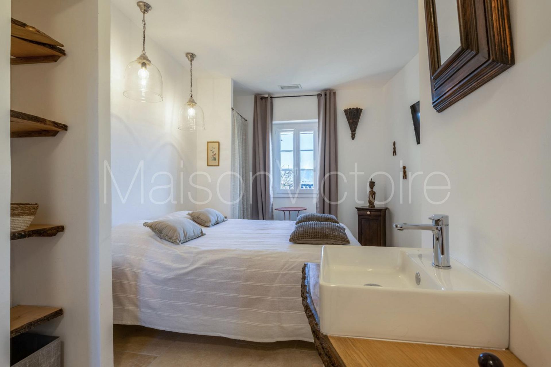 House in Cabrières-d'Avignon, Provence-Alpes-Côte d'Azur 10151667