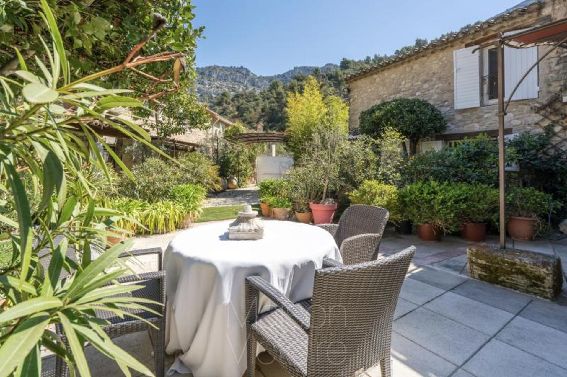 الأرض في L'Isle-sur-la-Sorgue, Provence-Alpes-Côte d'Azur 10151680