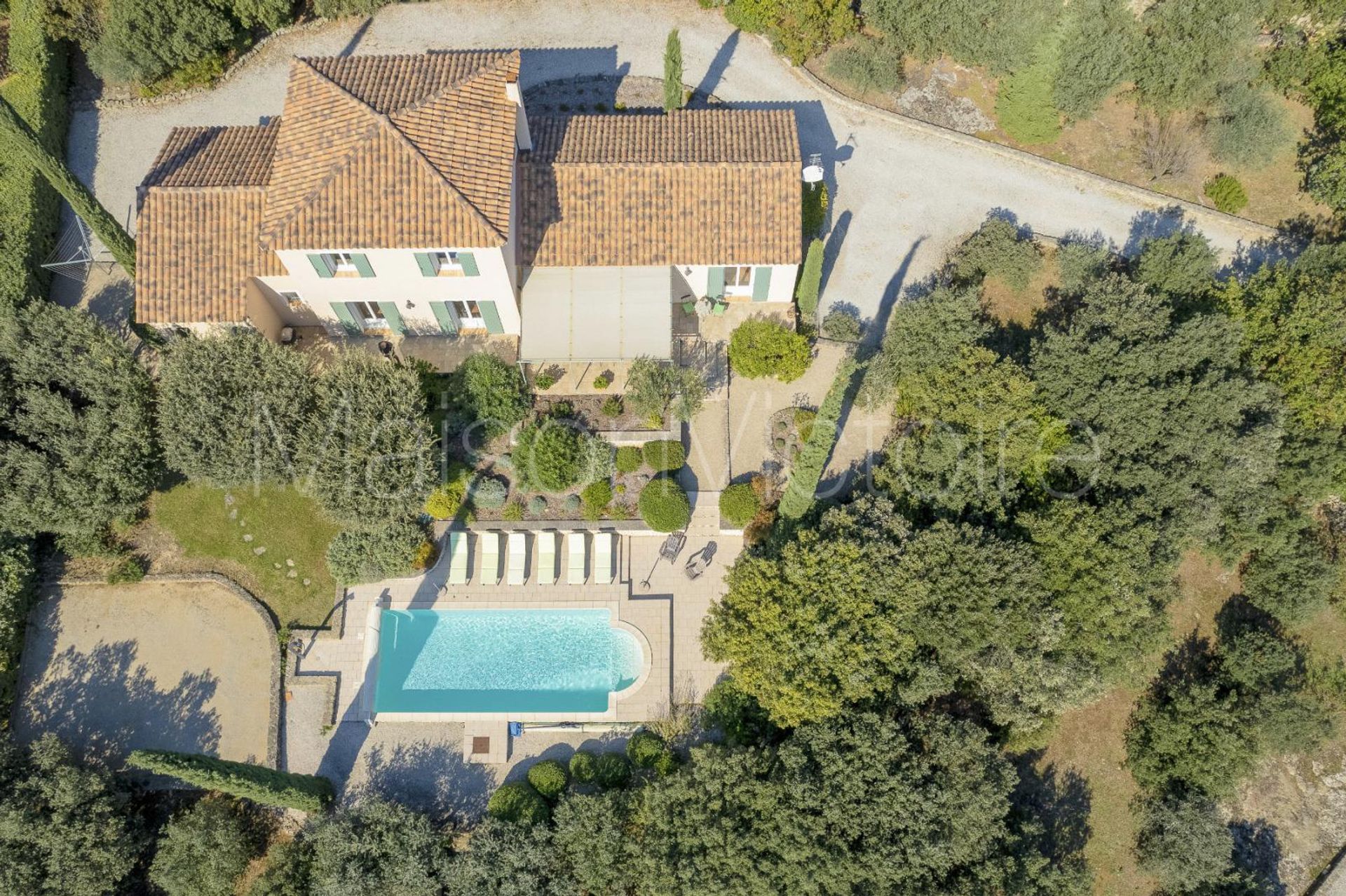 Huis in Cabrières-d'Avignon, Provence-Alpes-Côte d'Azur 10151681