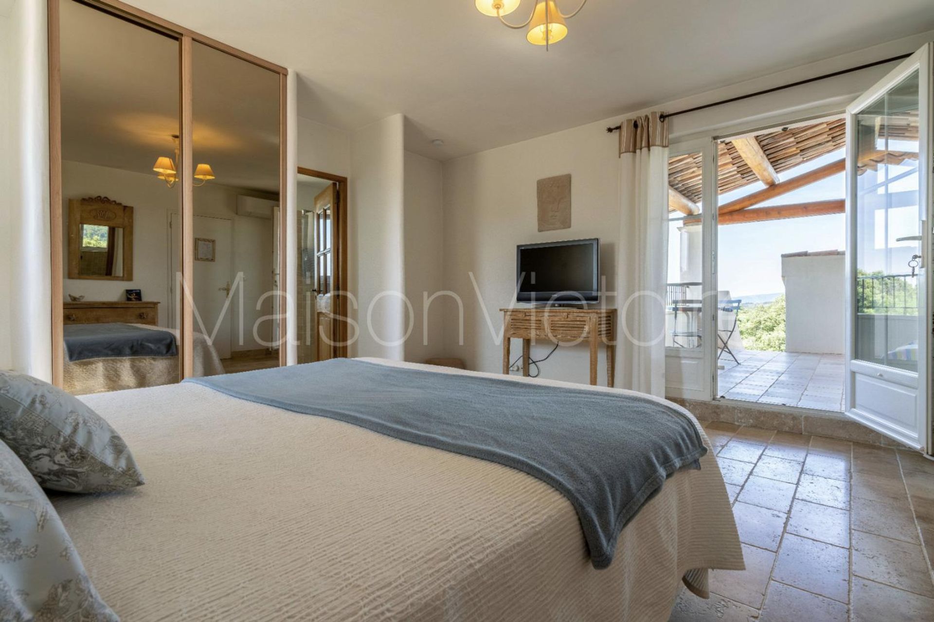 房子 在 Saint-Saturnin-lès-Apt, Provence-Alpes-Côte d'Azur 10151685