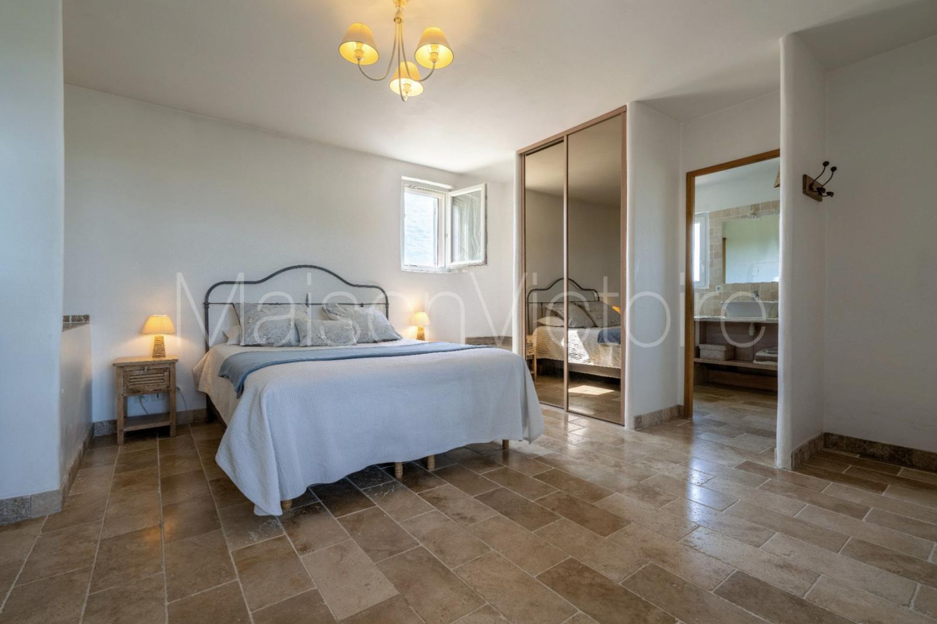 Rumah di Saint-Saturnin-lès-Apt, Provence-Alpes-Côte d'Azur 10151685