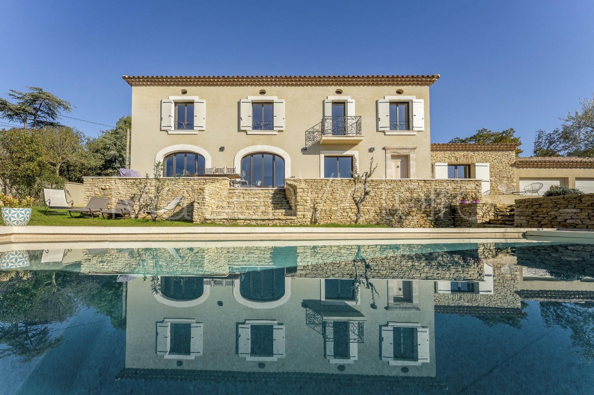 Huis in Cabrières-d'Avignon, Provence-Alpes-Côte d'Azur 10151749