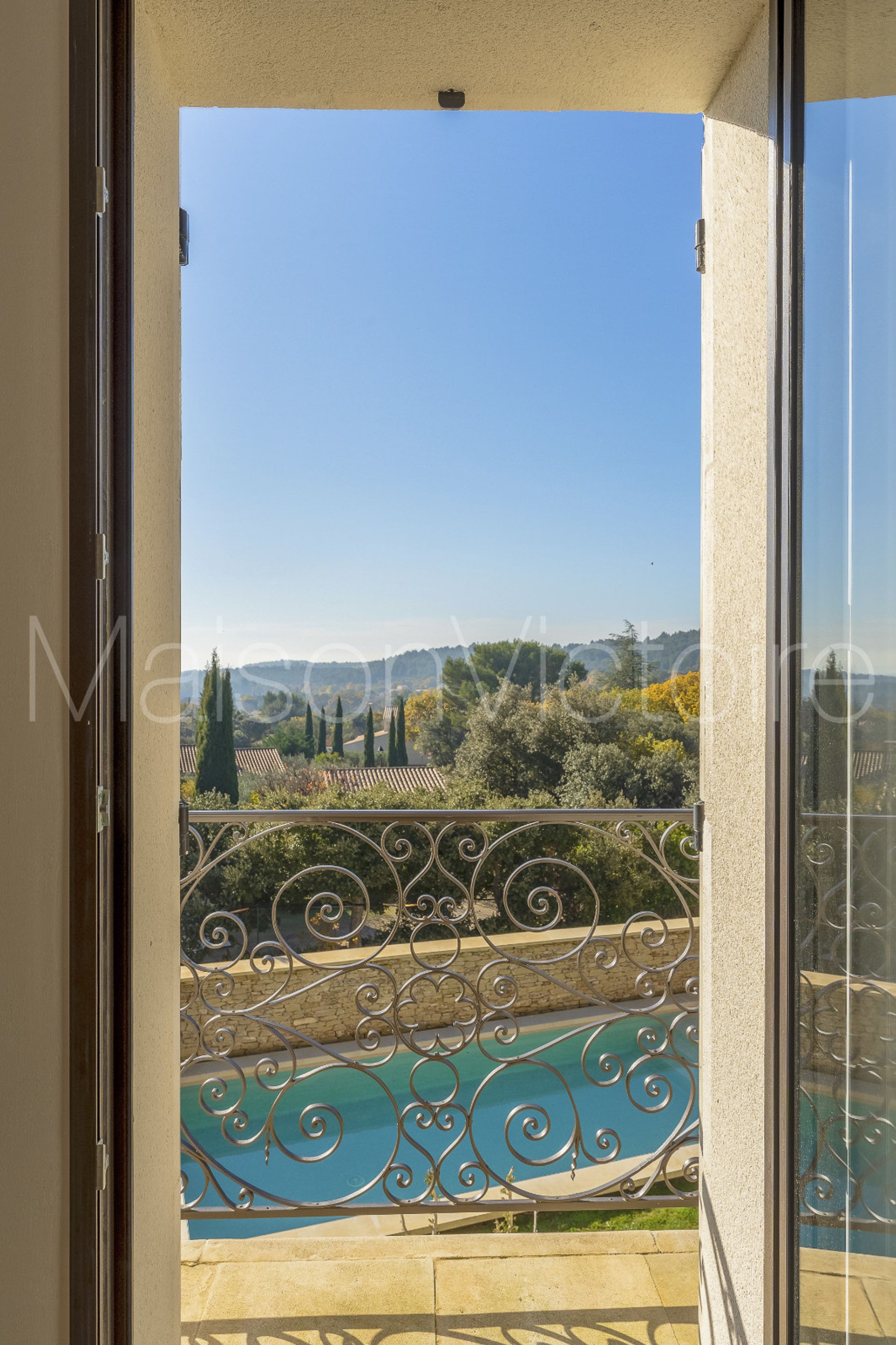 House in Cabrières-d'Avignon, Provence-Alpes-Côte d'Azur 10151749