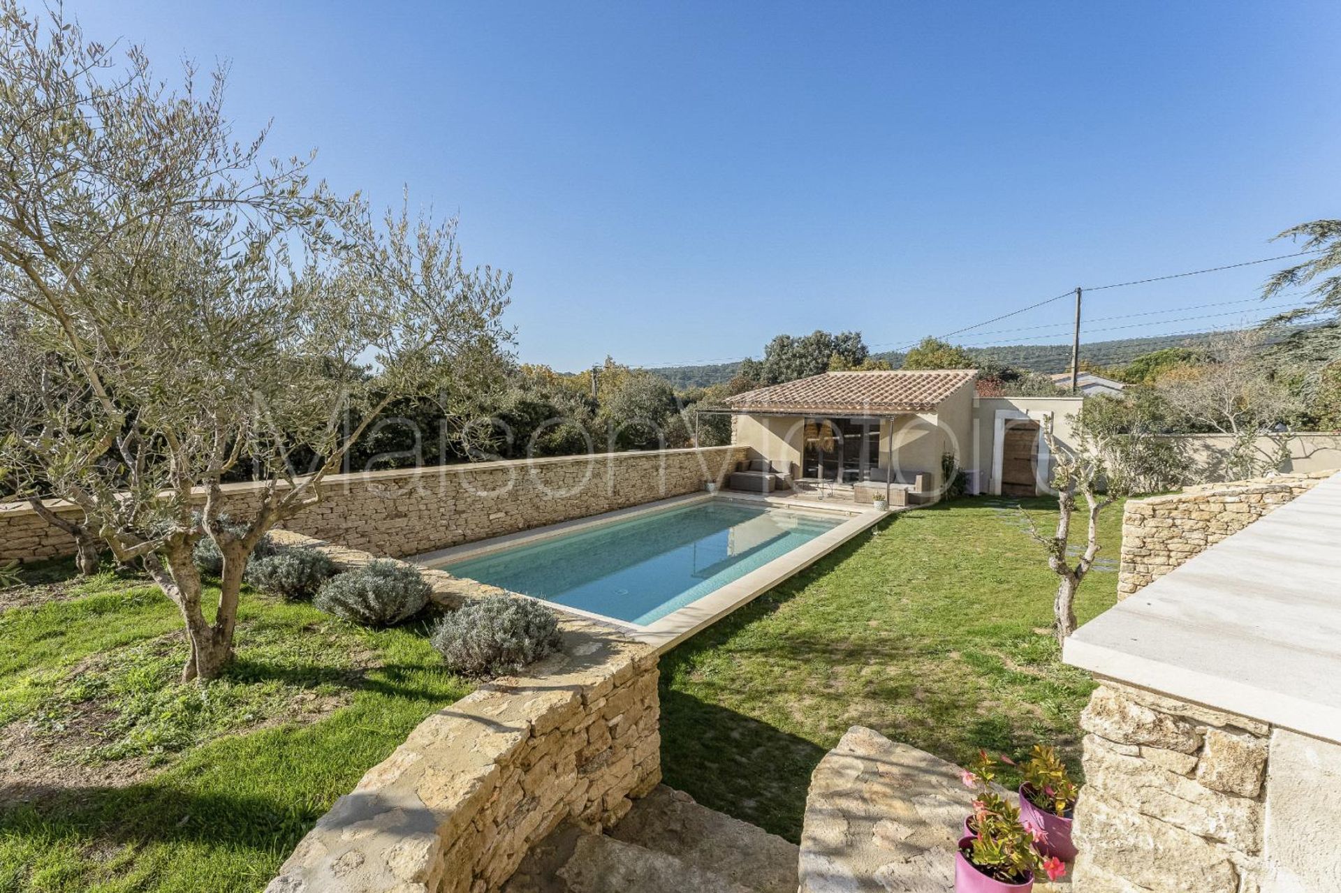 House in Cabrières-d'Avignon, Provence-Alpes-Côte d'Azur 10151749