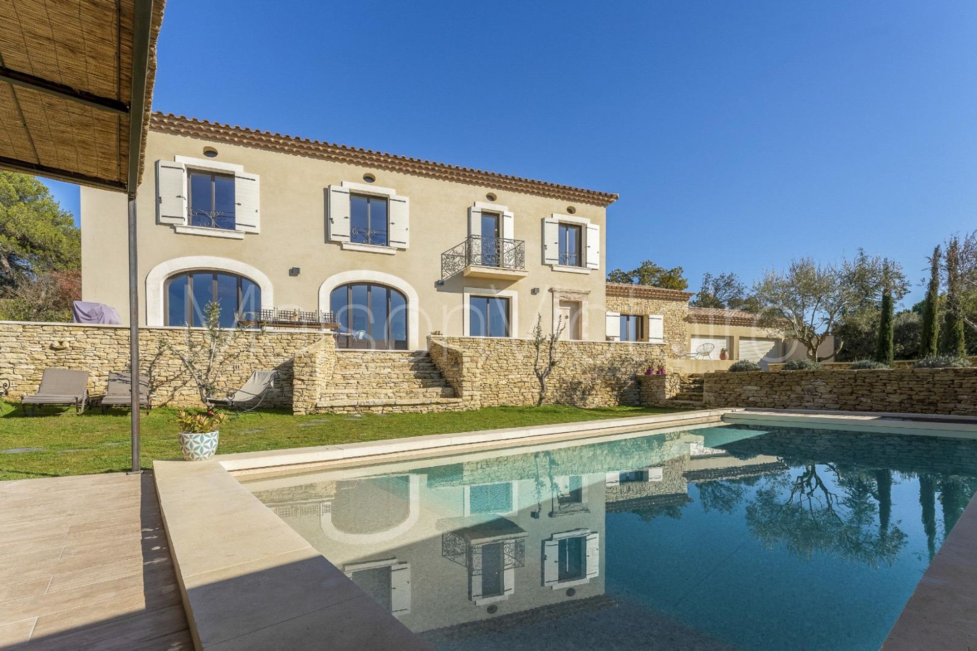 House in Cabrières-d'Avignon, Provence-Alpes-Côte d'Azur 10151749