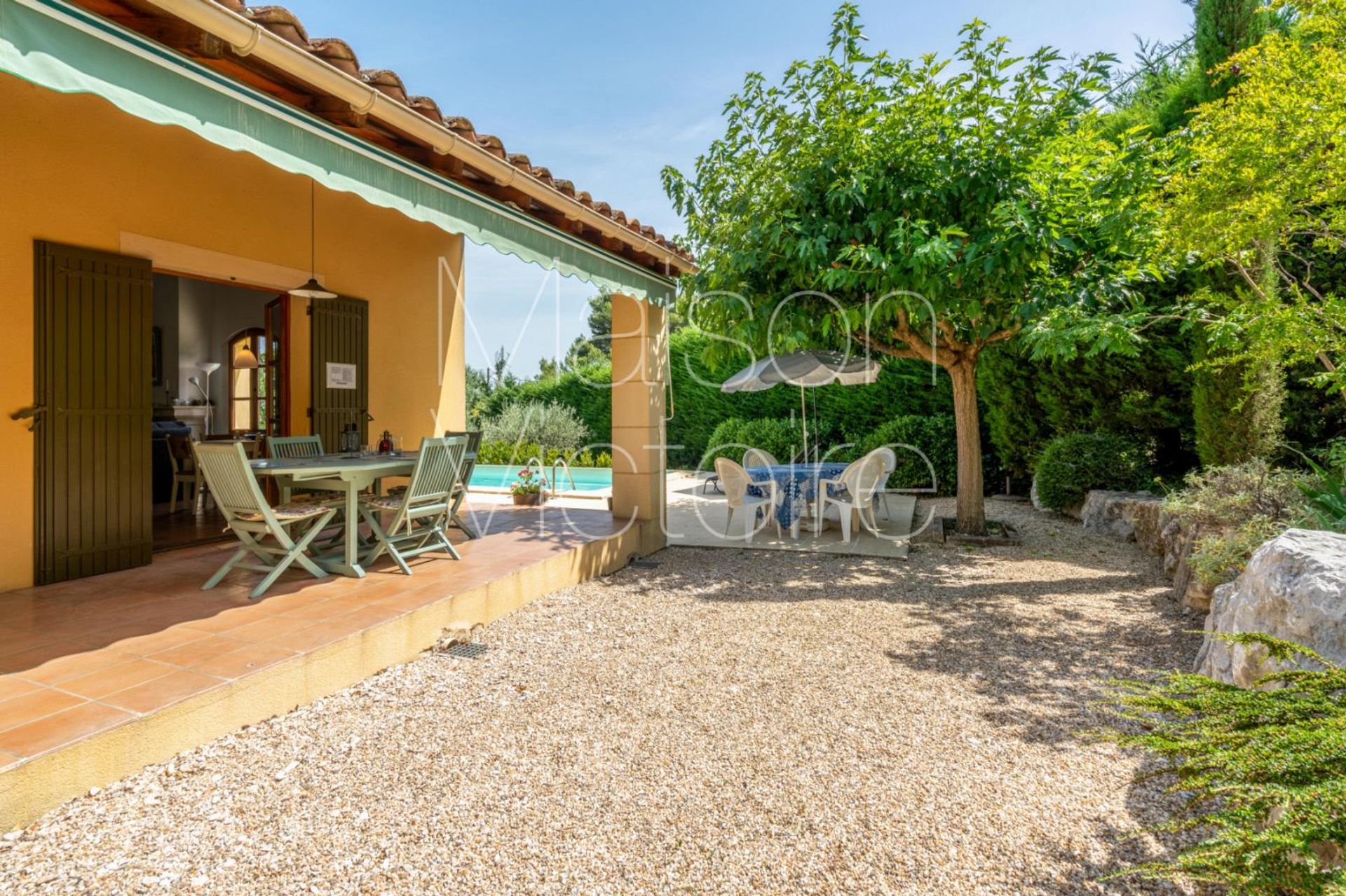 Casa nel Saint-Saturnin-lès-Apt, Provence-Alpes-Côte d'Azur 10151752