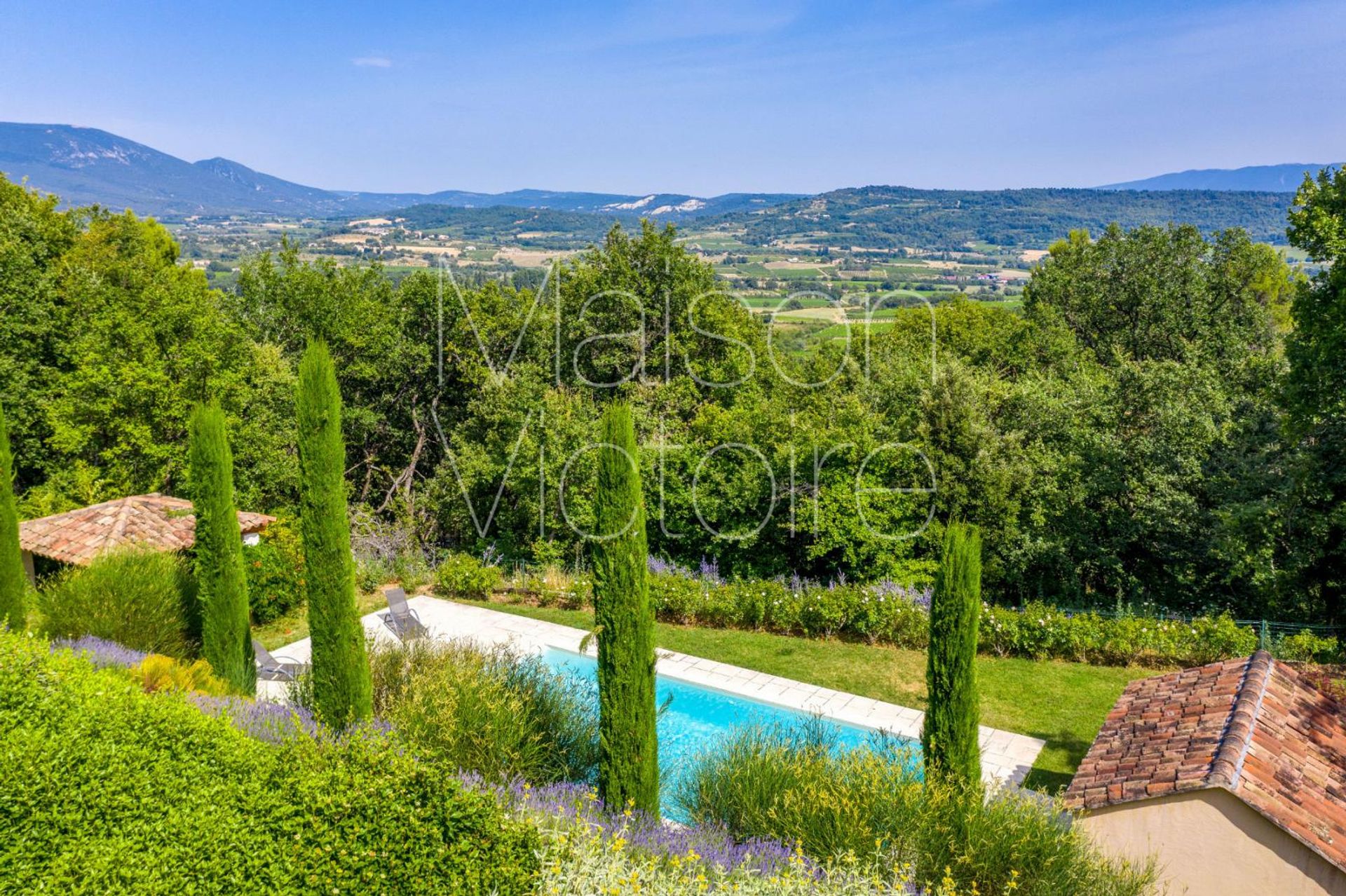 Casa nel Saint-Saturnin-lès-Apt, Provence-Alpes-Côte d'Azur 10151752