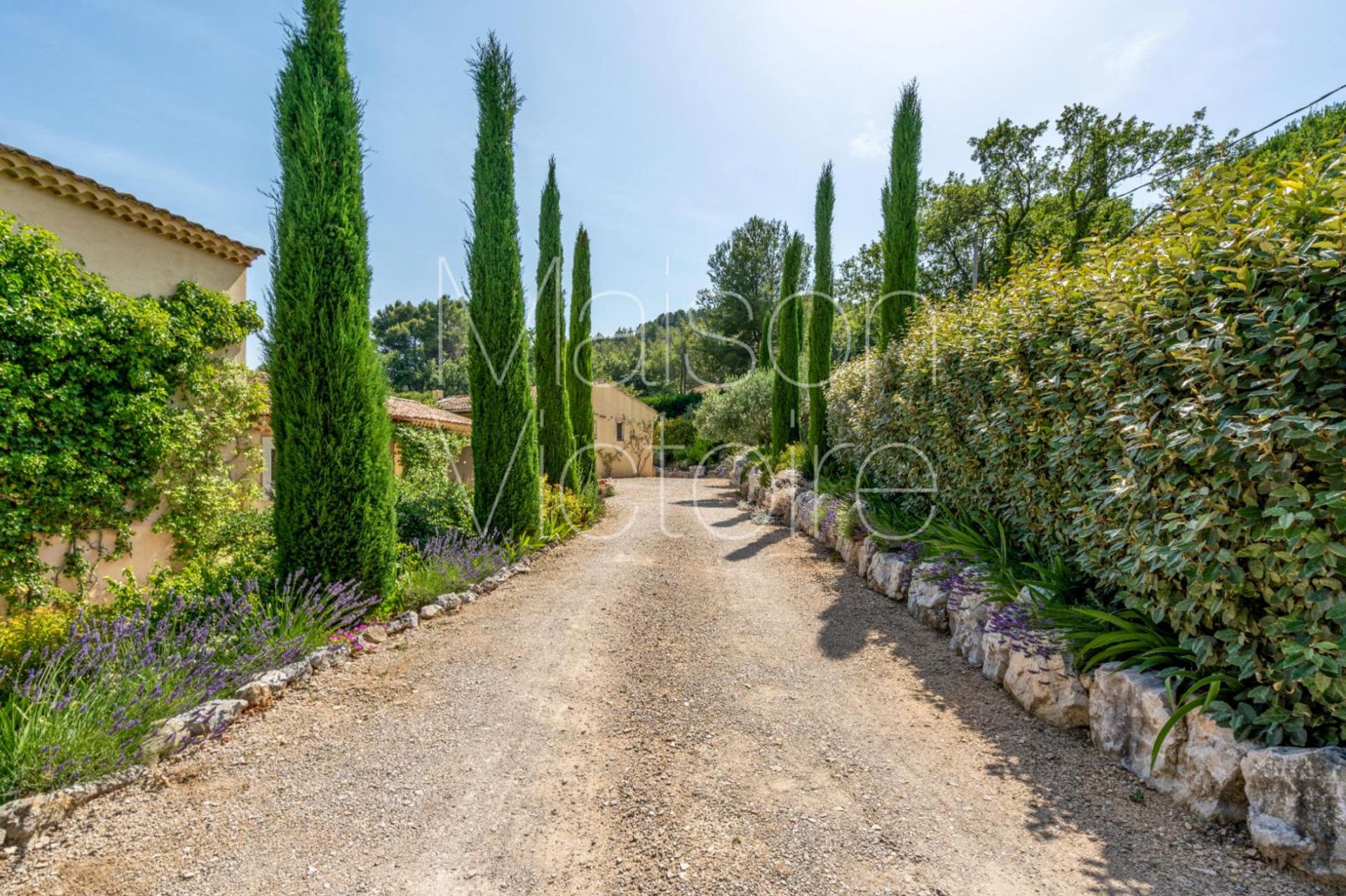 Casa nel Saint-Saturnin-lès-Apt, Provence-Alpes-Côte d'Azur 10151752