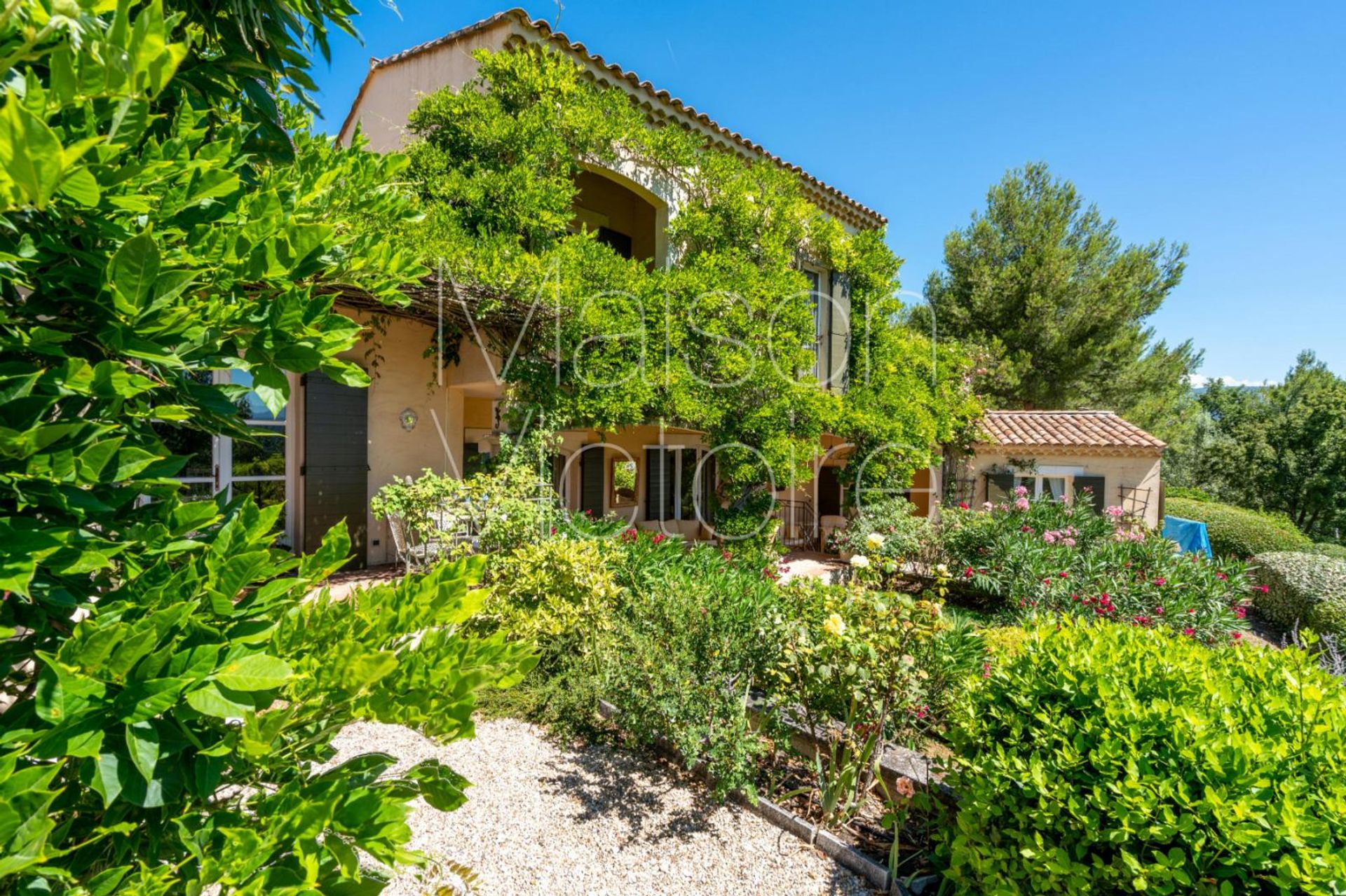 loger dans Saint-Saturnin-lès-Apt, Provence-Alpes-Côte d'Azur 10151752