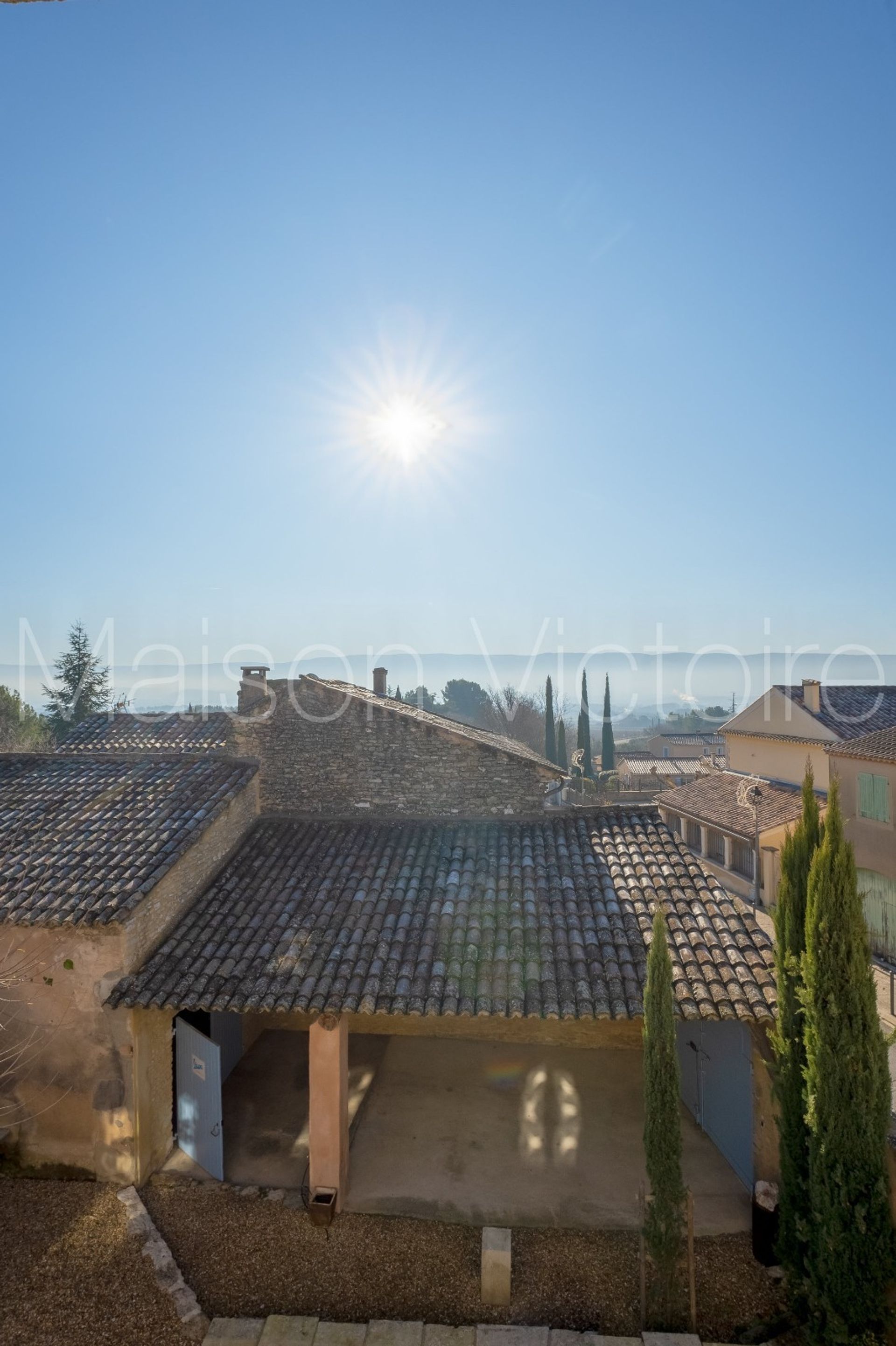 House in Cabrières-d'Avignon, Provence-Alpes-Côte d'Azur 10151782