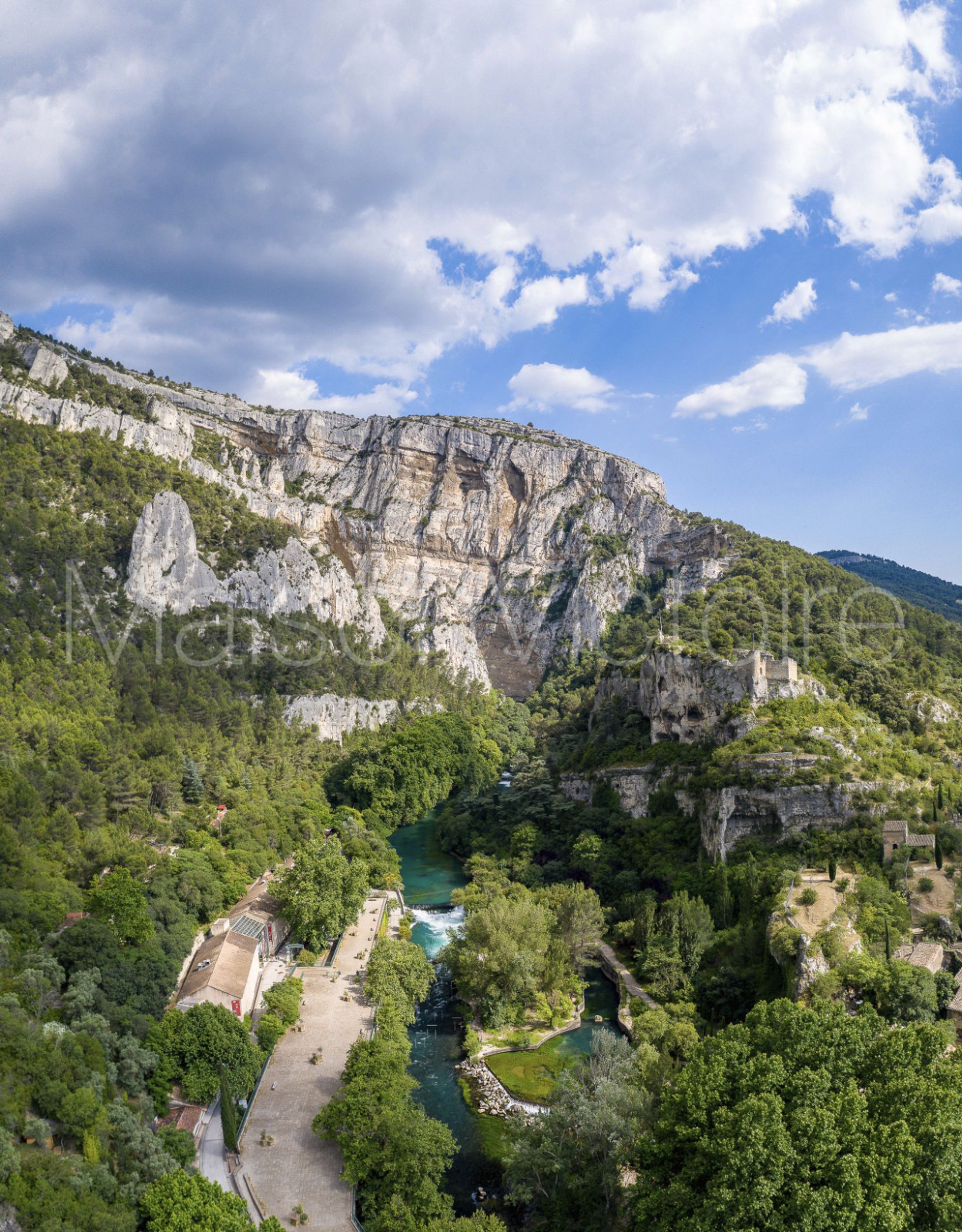 Talo sisään Fontaine-de-Vaucluse, Provence-Alpes-Cote d'Azur 10151789