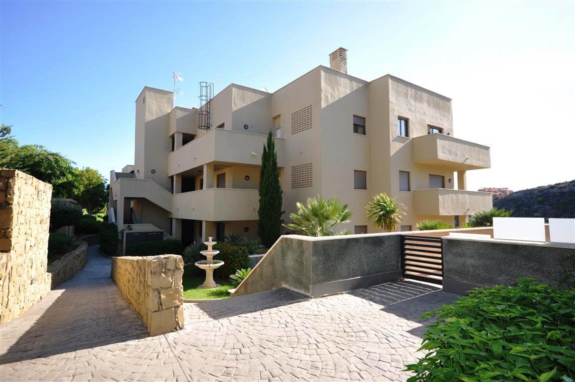 Huis in Puerto de la Duquesa, Andalusia 10152986