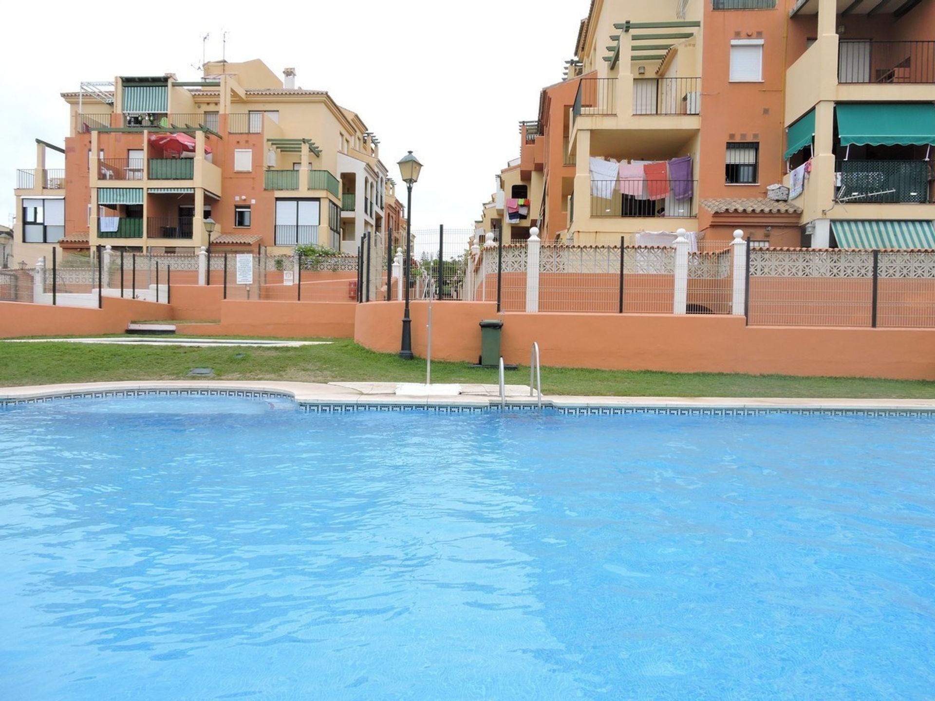 Condominio nel Puerto de la Duquesa, Andalusia 10152989