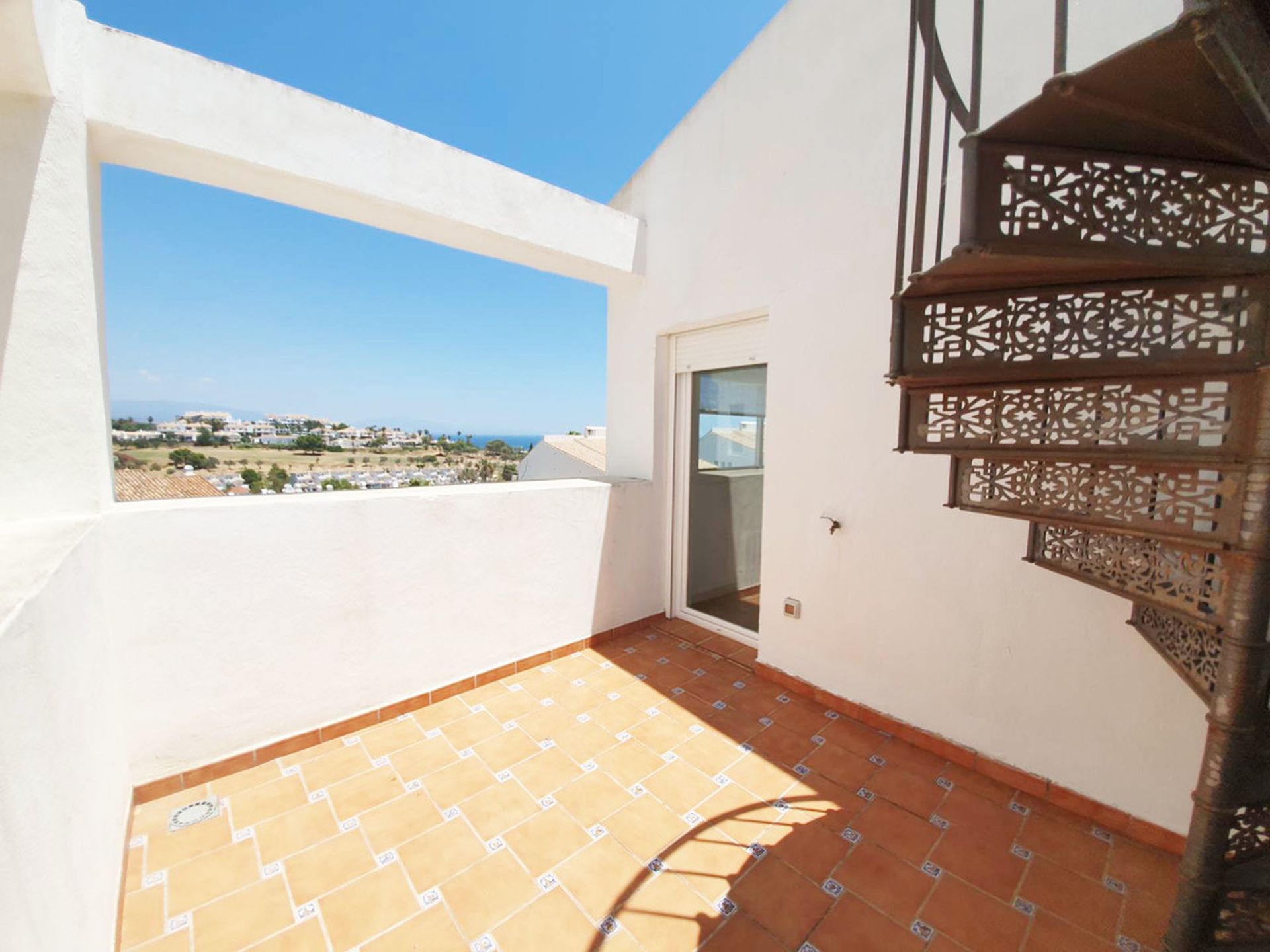 Huis in Puerto de la Duquesa, Andalusia 10153000