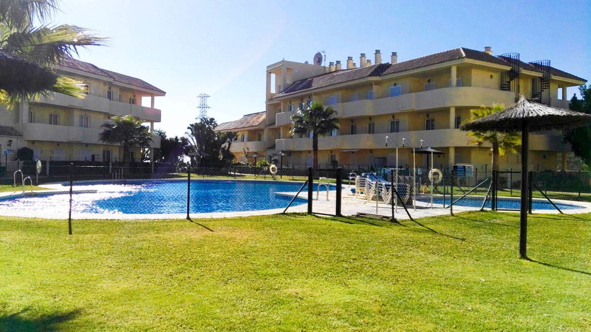 Condominium dans Puerto de la Duquesa, Andalusia 10153041