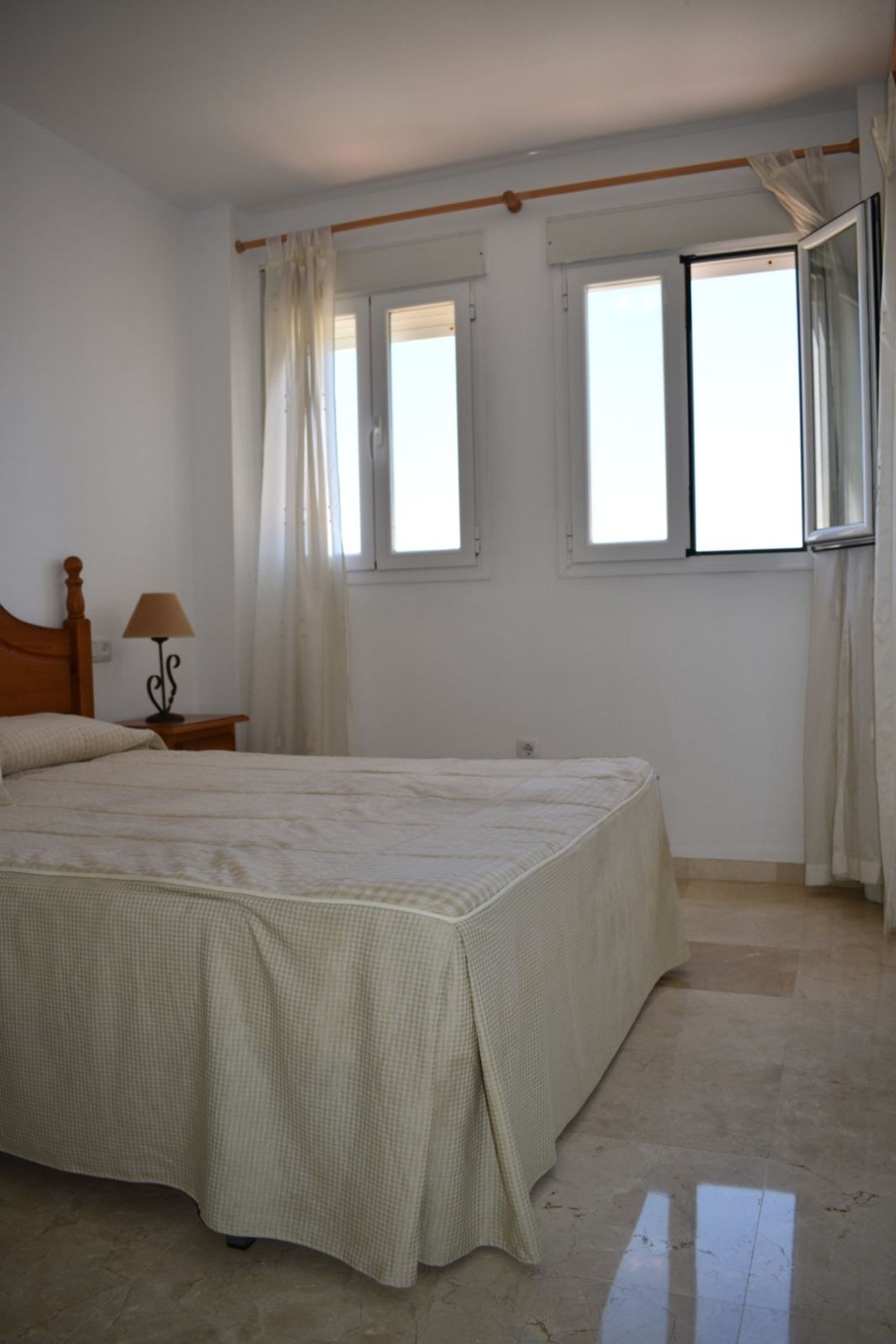 Condominium dans Puerto de la Duquesa, Andalusia 10153062