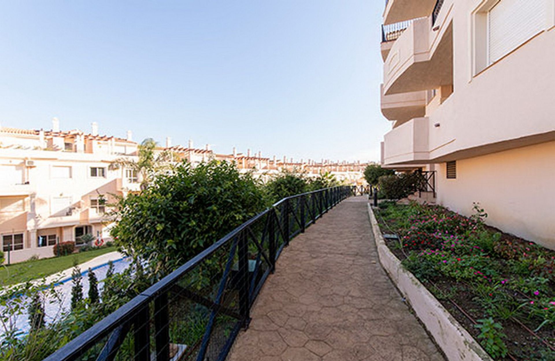 Condominium in Puerto de la Duquesa, Andalusia 10153153