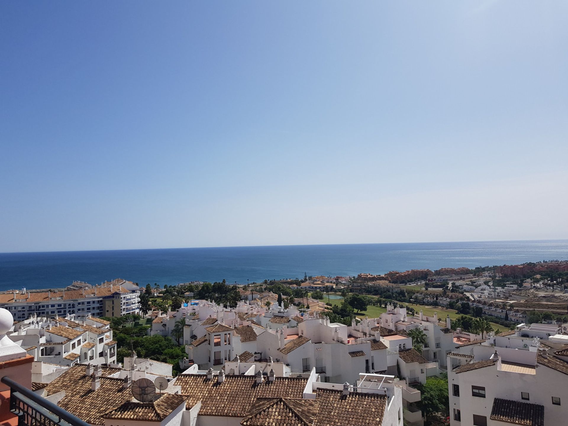 loger dans Puerto de la Duquesa, Andalusia 10153396