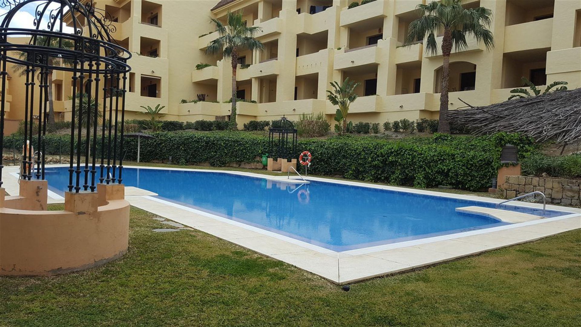 Condominium in Puerto de la Duquesa, Andalusia 10153966