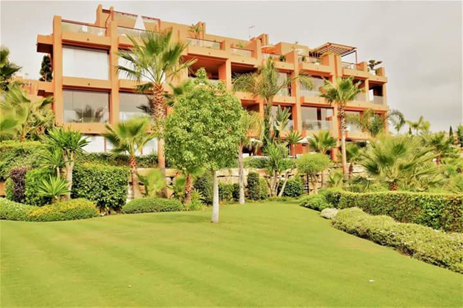 Condominium in Benahavís, Andalusia 10153972