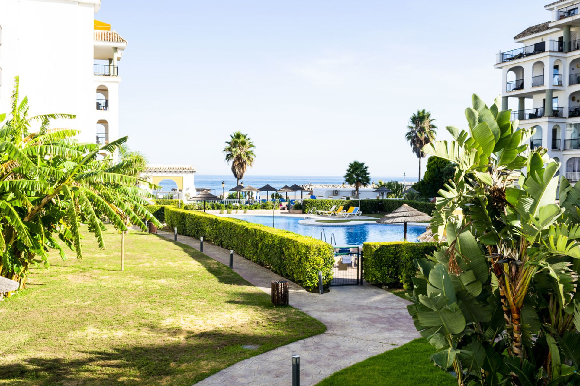 Condominium in Puerto de la Duquesa, Andalusia 10154092