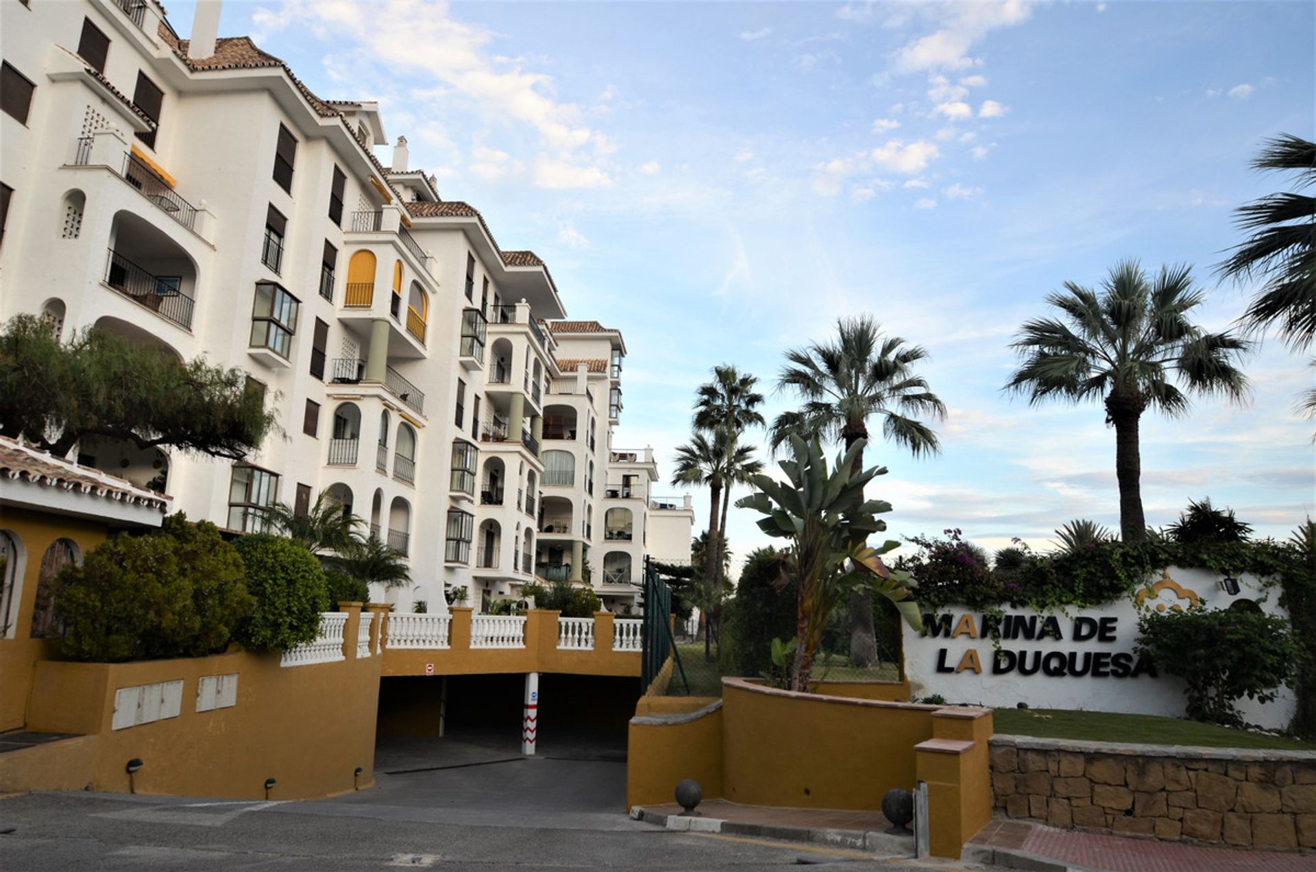 Condominium dans Puerto de la Duquesa, Andalusia 10154092