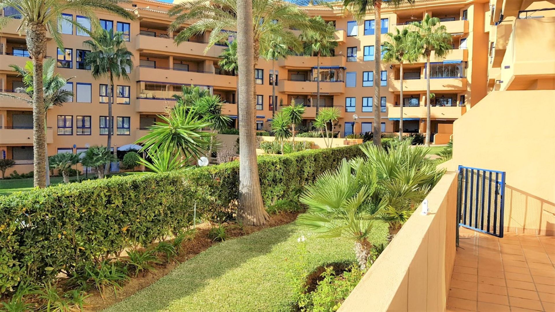 Condominio nel Puerto de la Duquesa, Andalusia 10154275