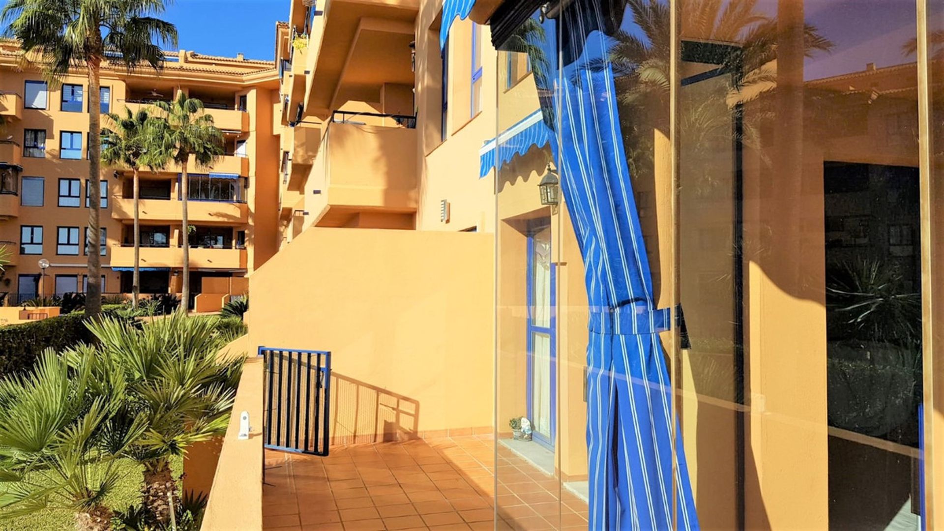 Condominio nel Puerto de la Duquesa, Andalusia 10154275