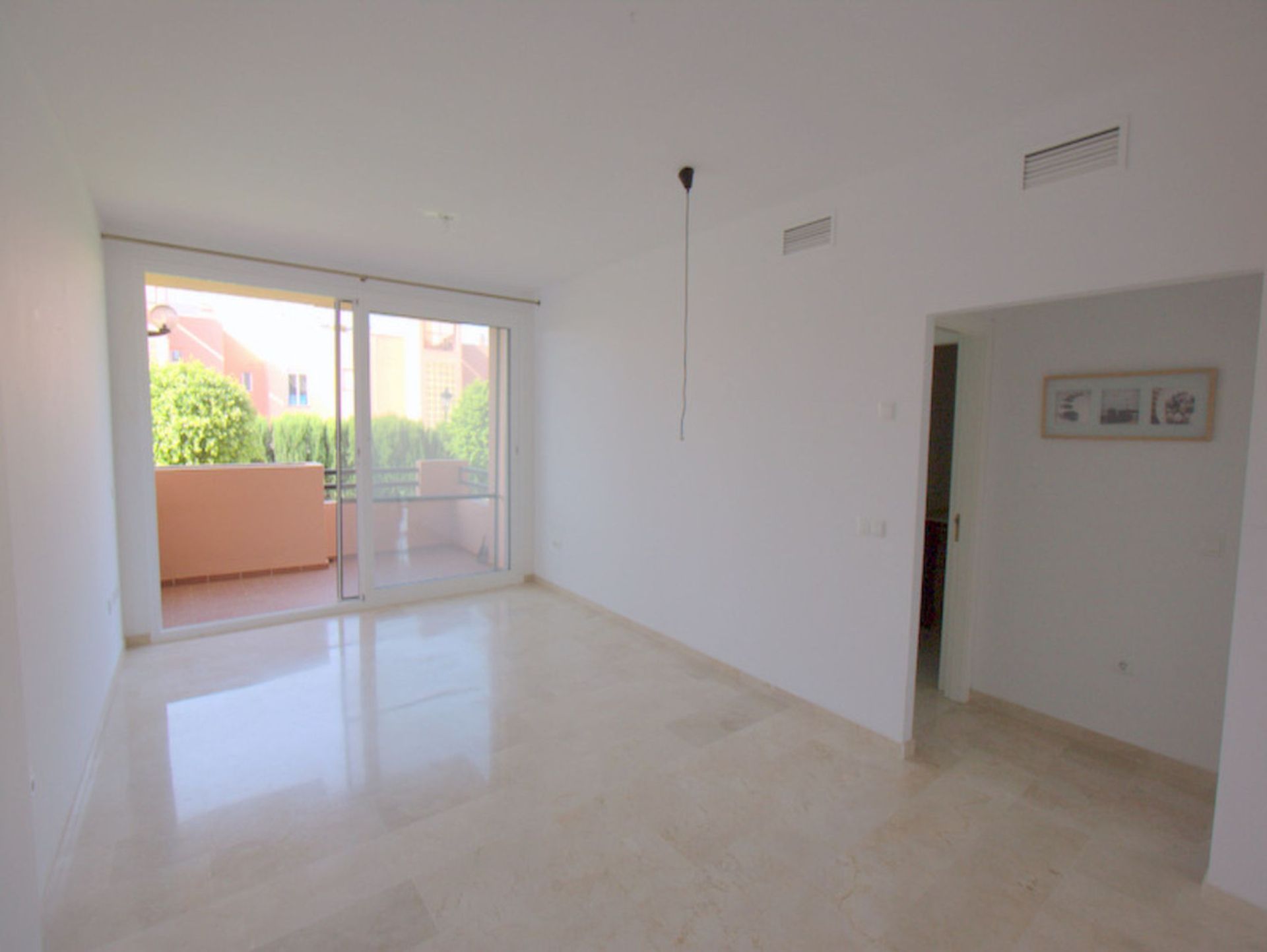 Condominium in Puerto de la Duquesa, Andalusia 10154606