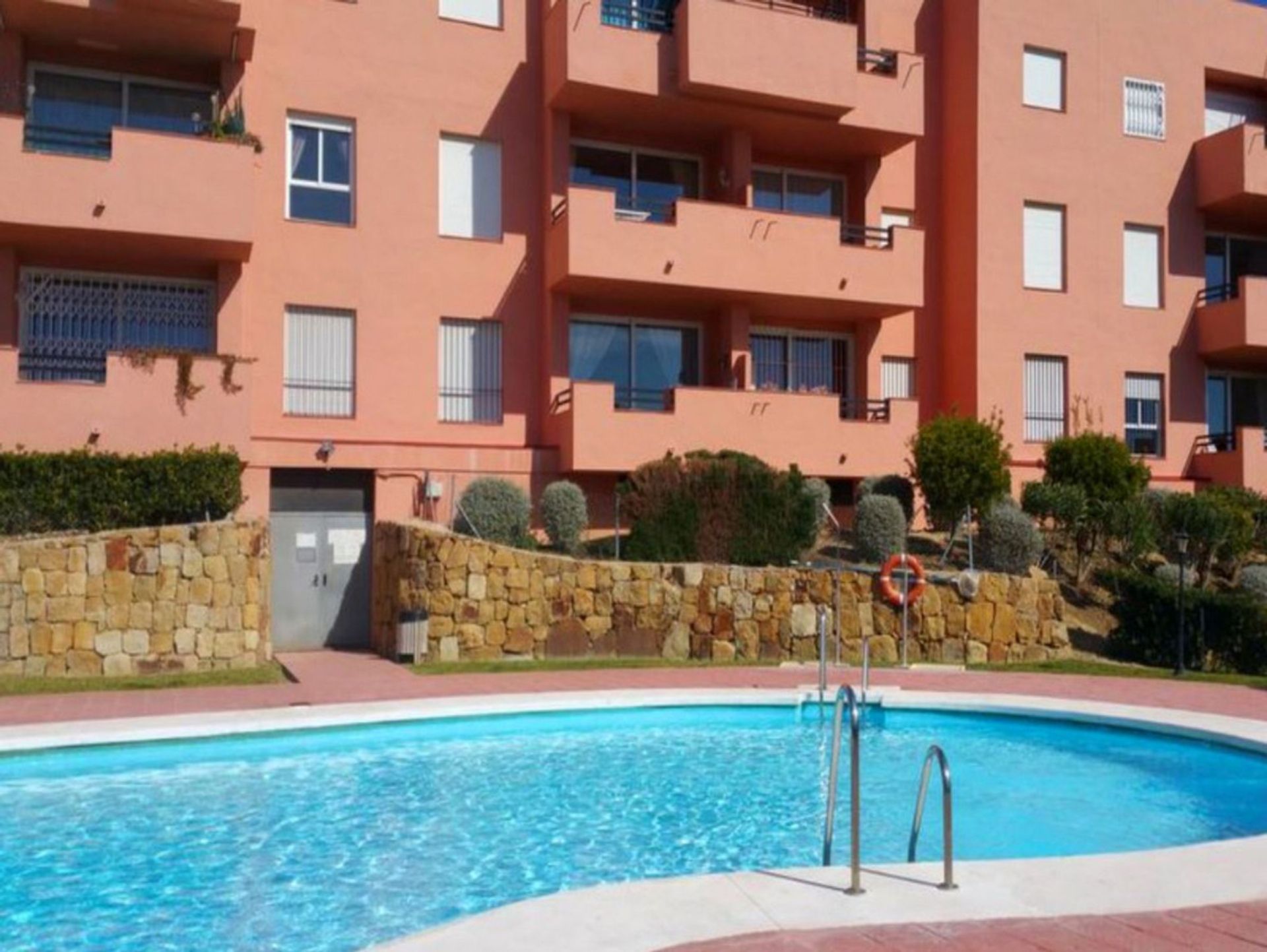 Condominium in Puerto de la Duquesa, Andalusia 10154606