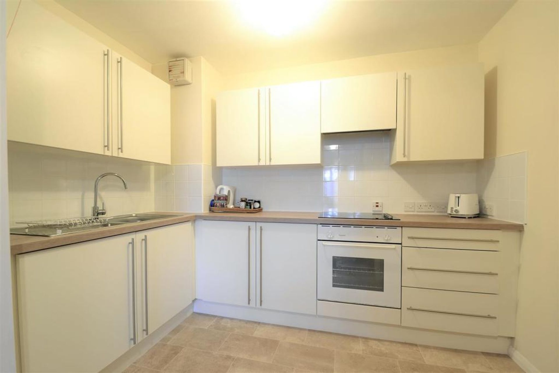 Condominium in Elmers End, Bromley 10155366