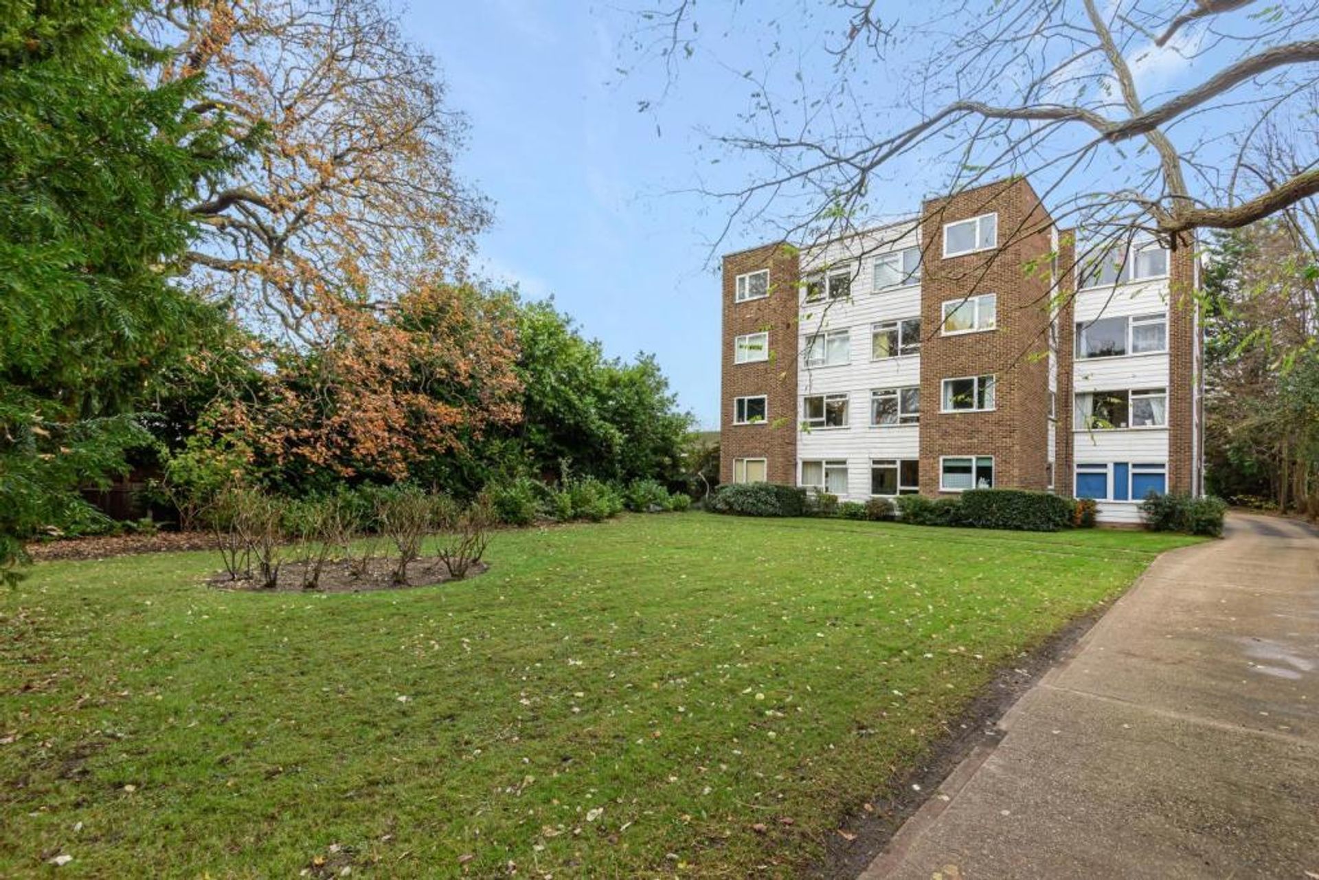 Condominium in , England 10156297