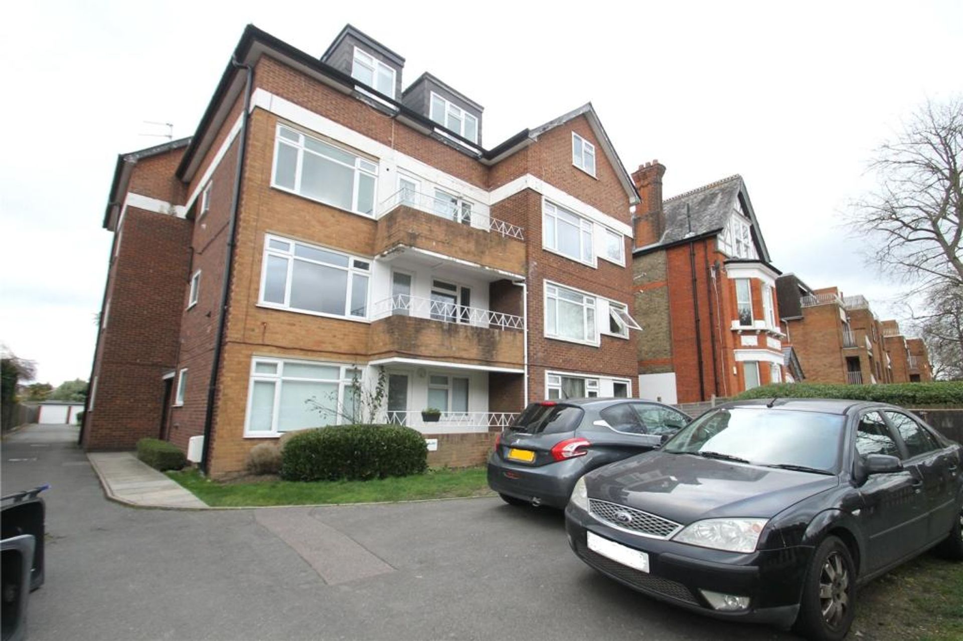 Condominium in , England 10156420