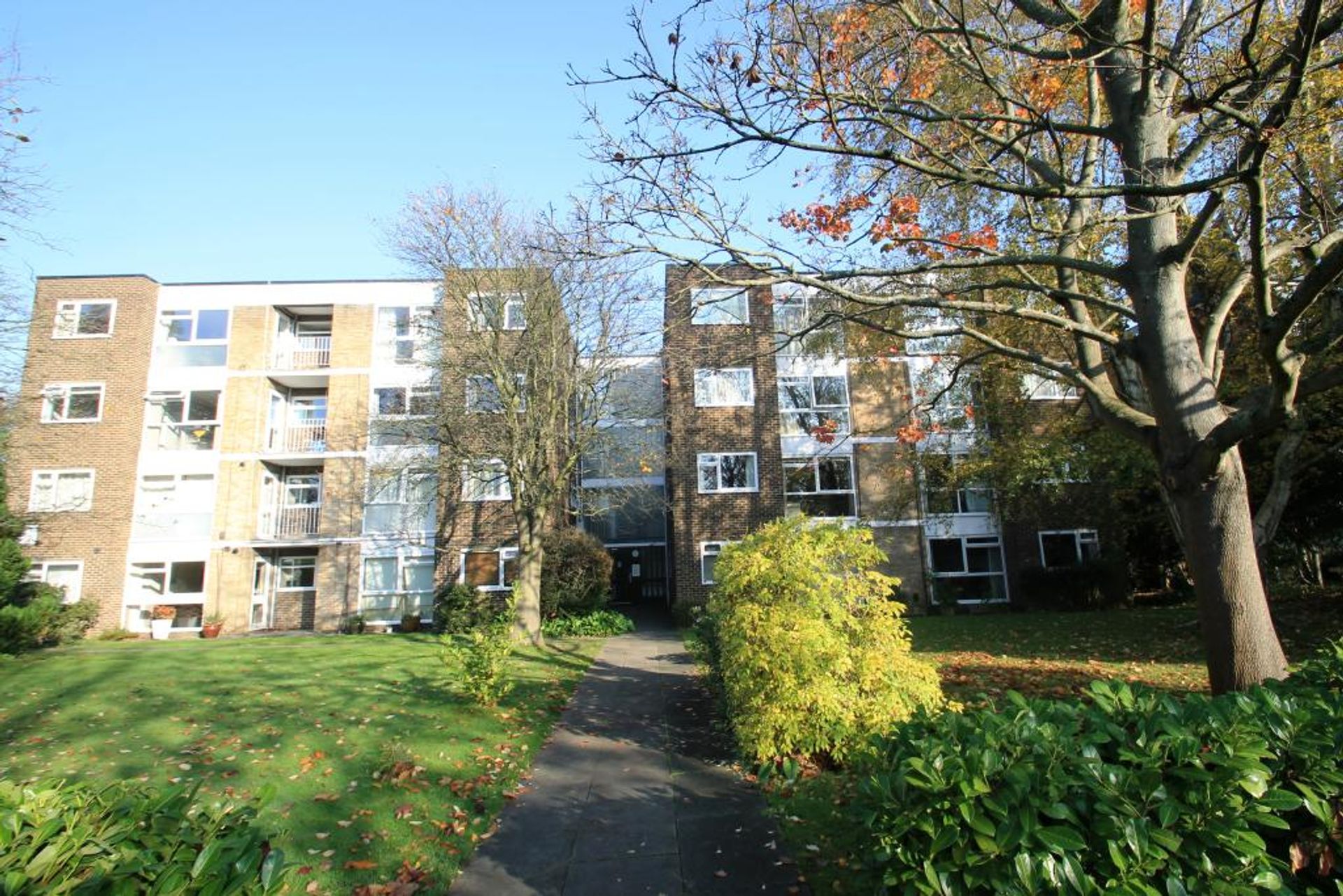 Condominium in , England 10156430