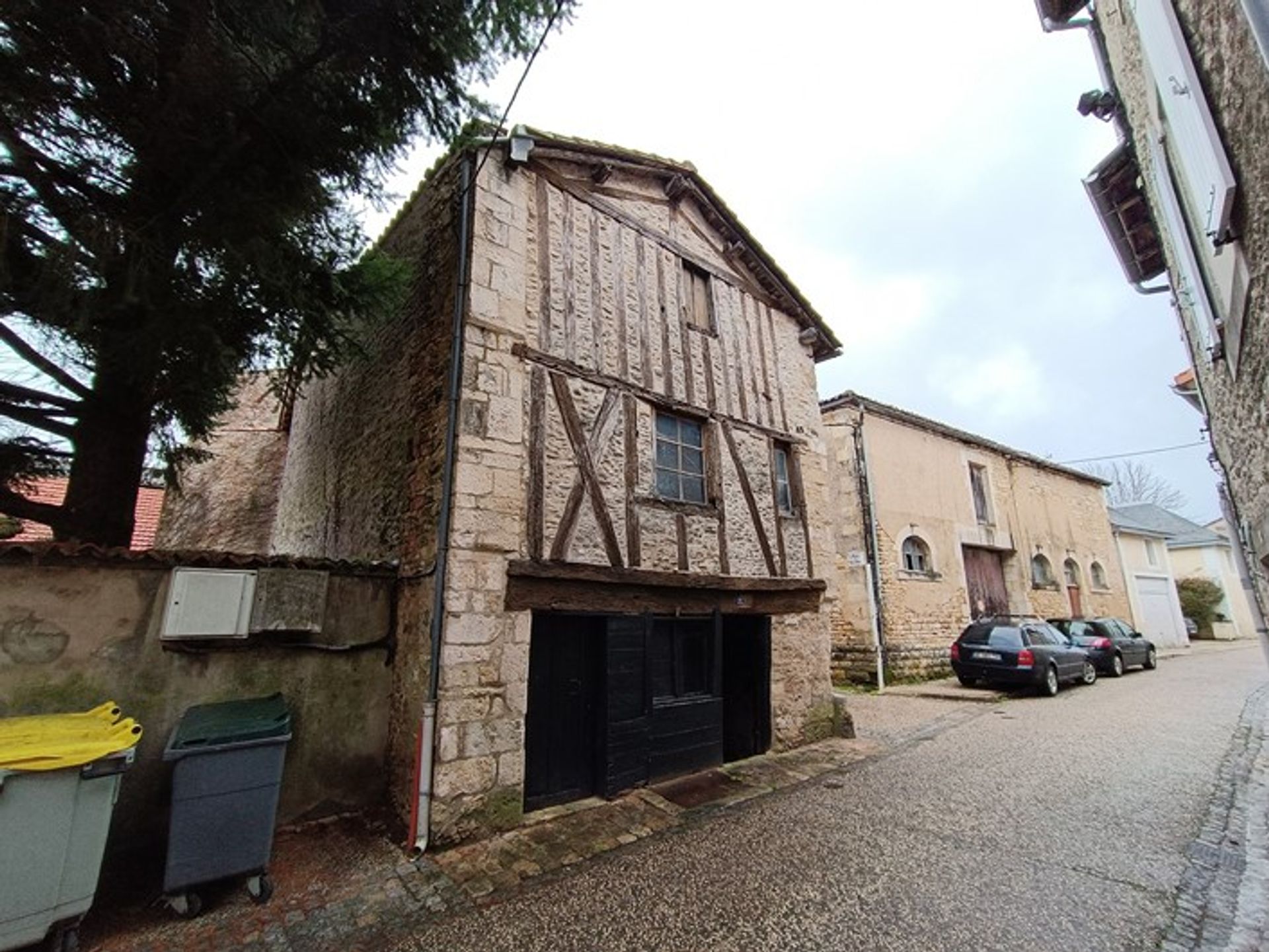 Hus i Ruffec, Nouvelle-Aquitaine 10156877