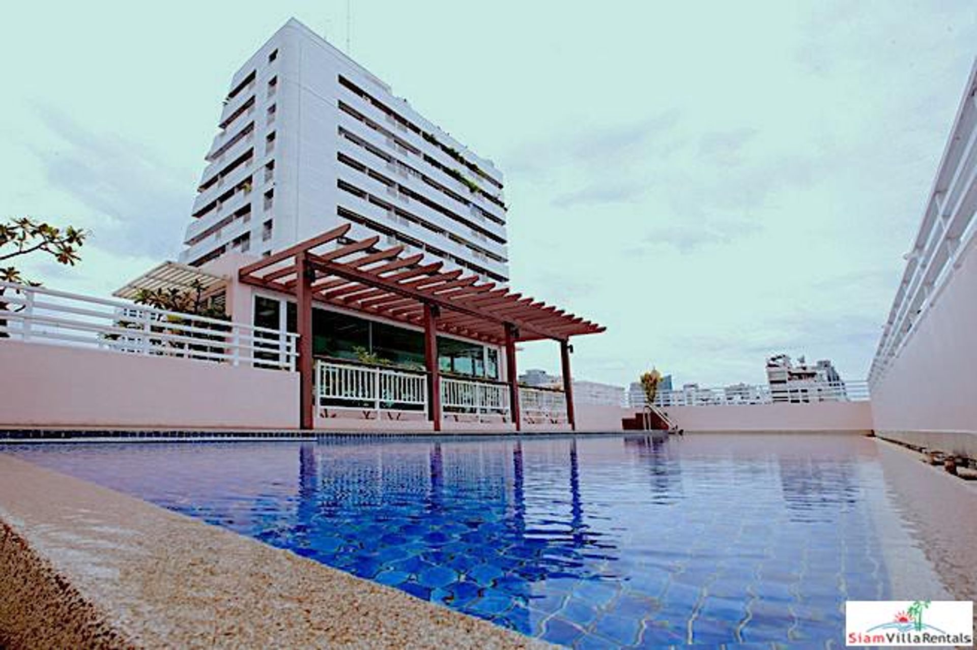 Condominium in Ban Na Lied, Krung Thep Maha Nakhon 10158480