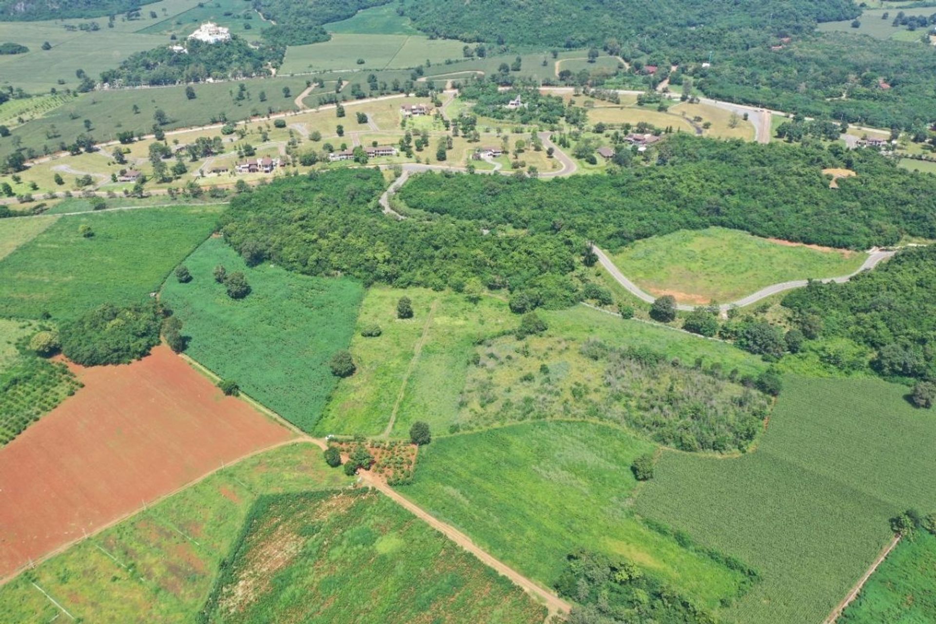 Maa sisään Bueng Sam Phan, Phetchabun 10159000