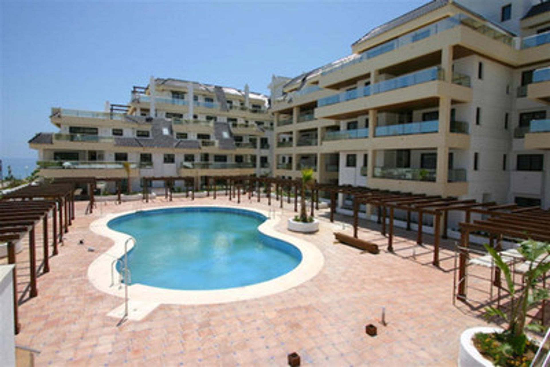 Condominium in Castillo de Sabinillas, Andalusia 10159010