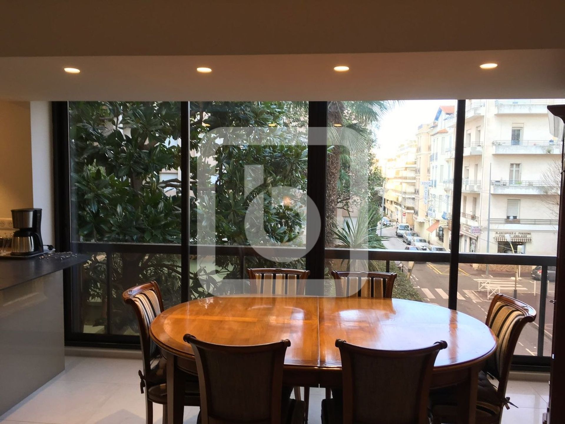 Condominium dans Juan les Pins, Provence-Alpes-Côte d'Azur 10159542