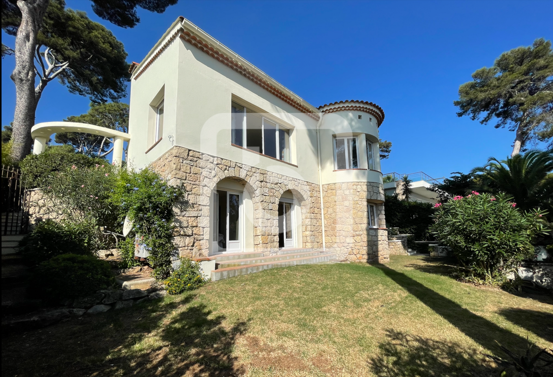 House in Antibes, Provence-Alpes-Côte d'Azur 10159604